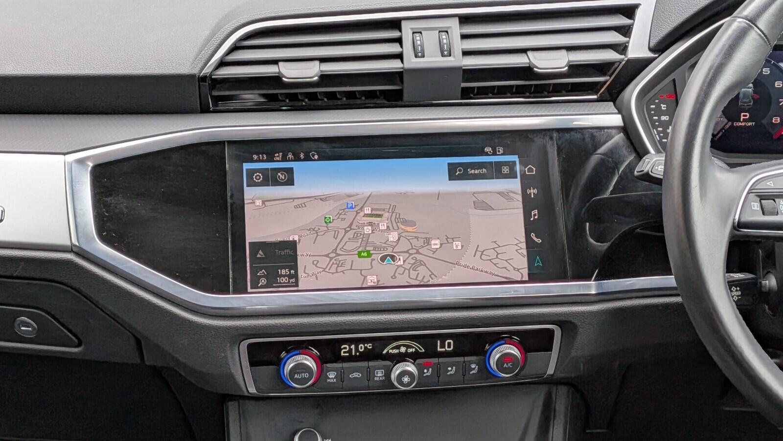 Audi Q3 view 14