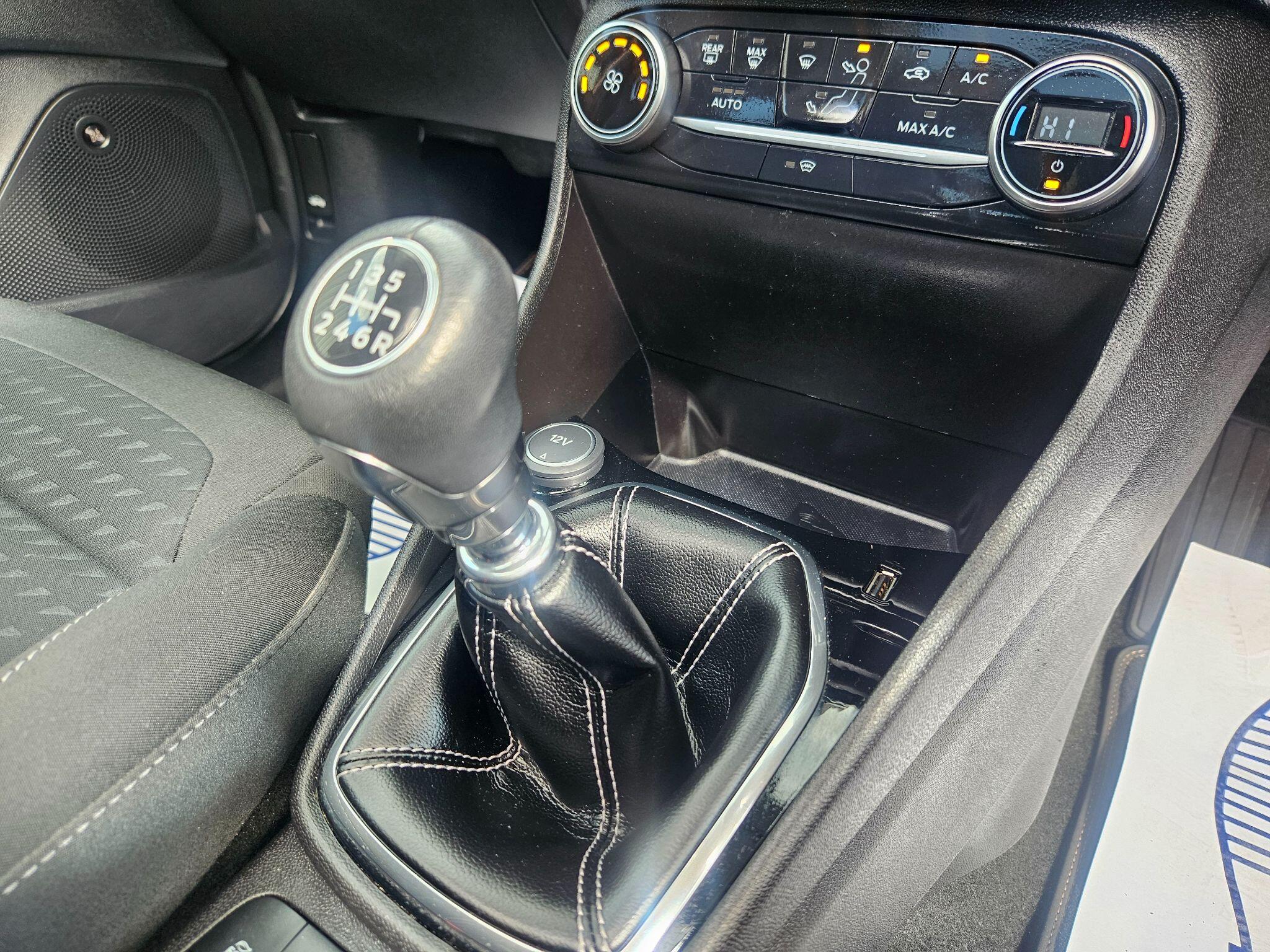 2017 Ford Fiesta image 28