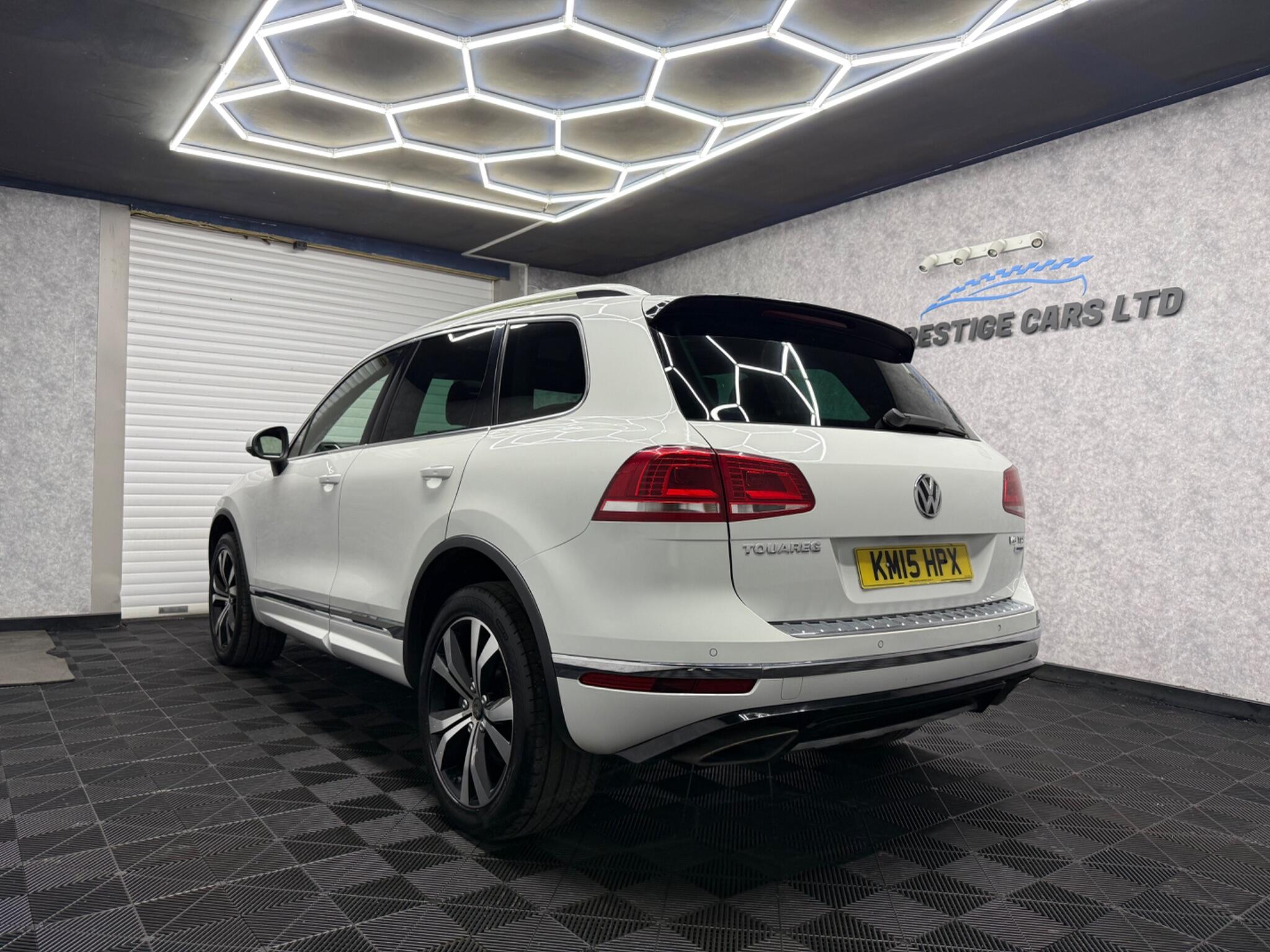 Volkswagen Touareg view 6