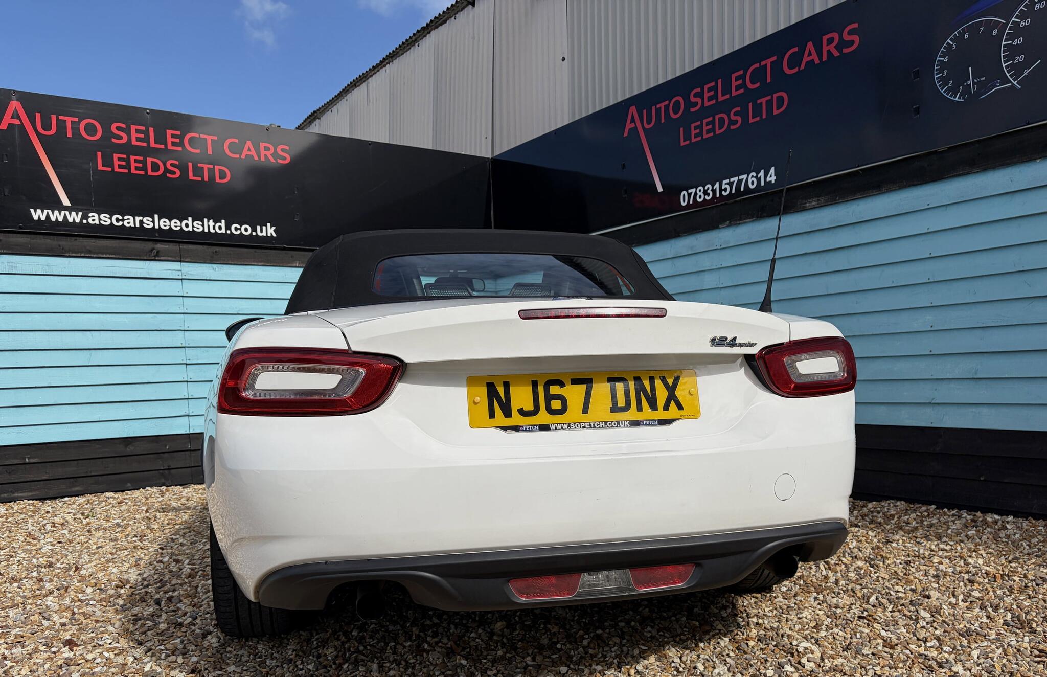 Fiat 124 Spider view 33