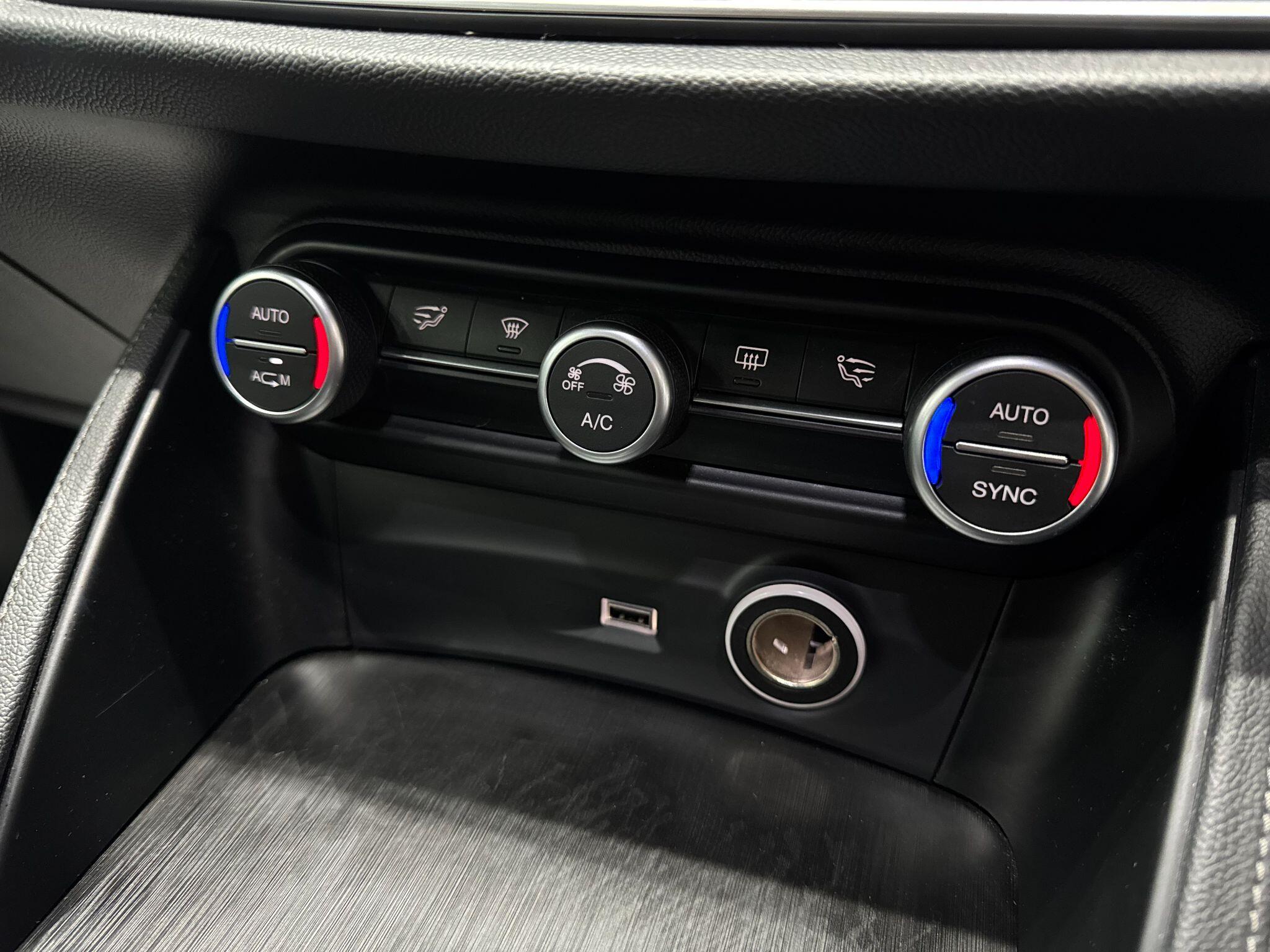 Alfa Romeo Stelvio view 33