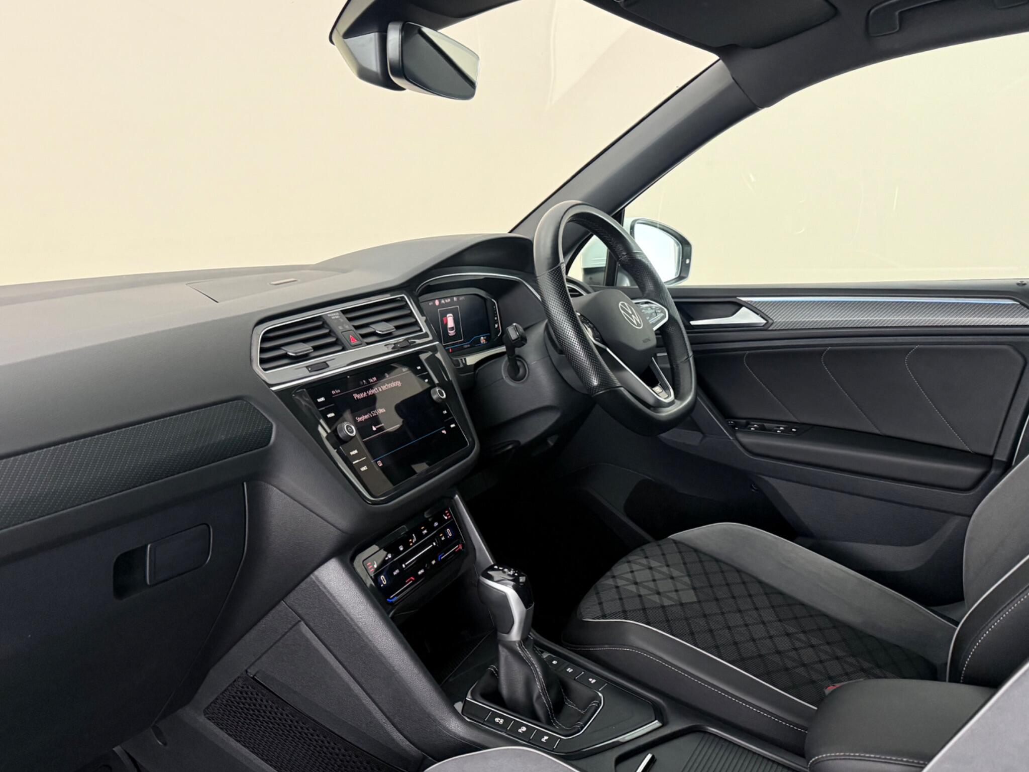 Volkswagen Tiguan view 4
