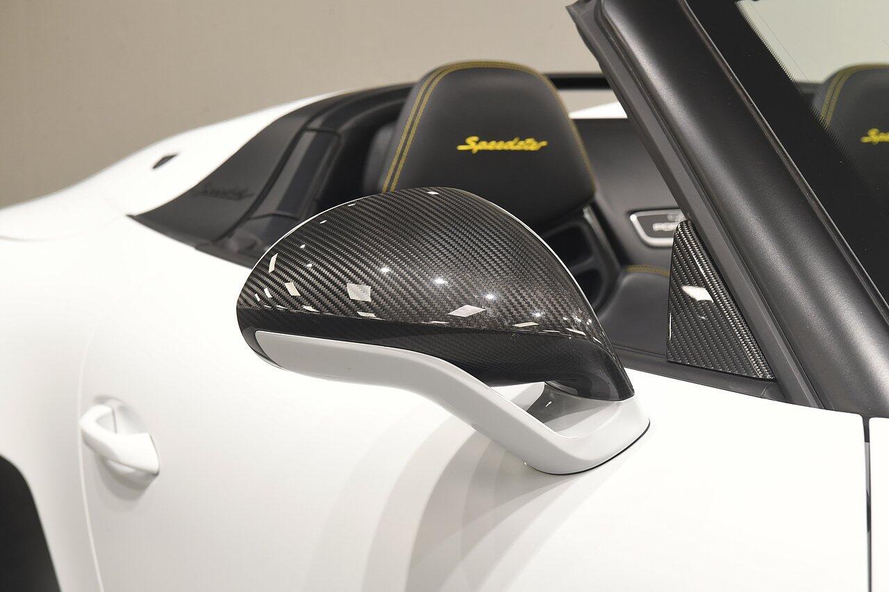 Porsche 911 view 39