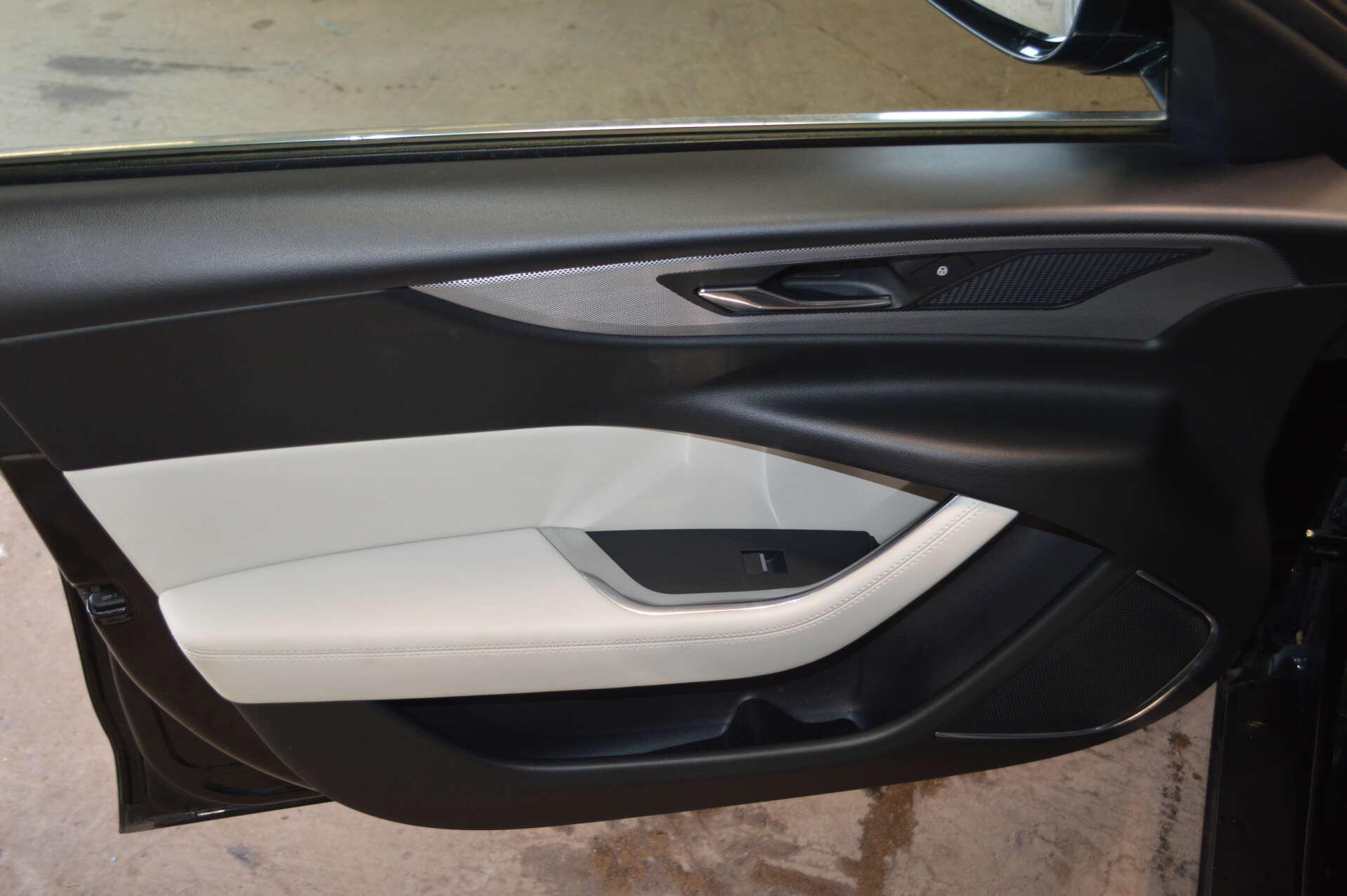Jaguar Xe view 28