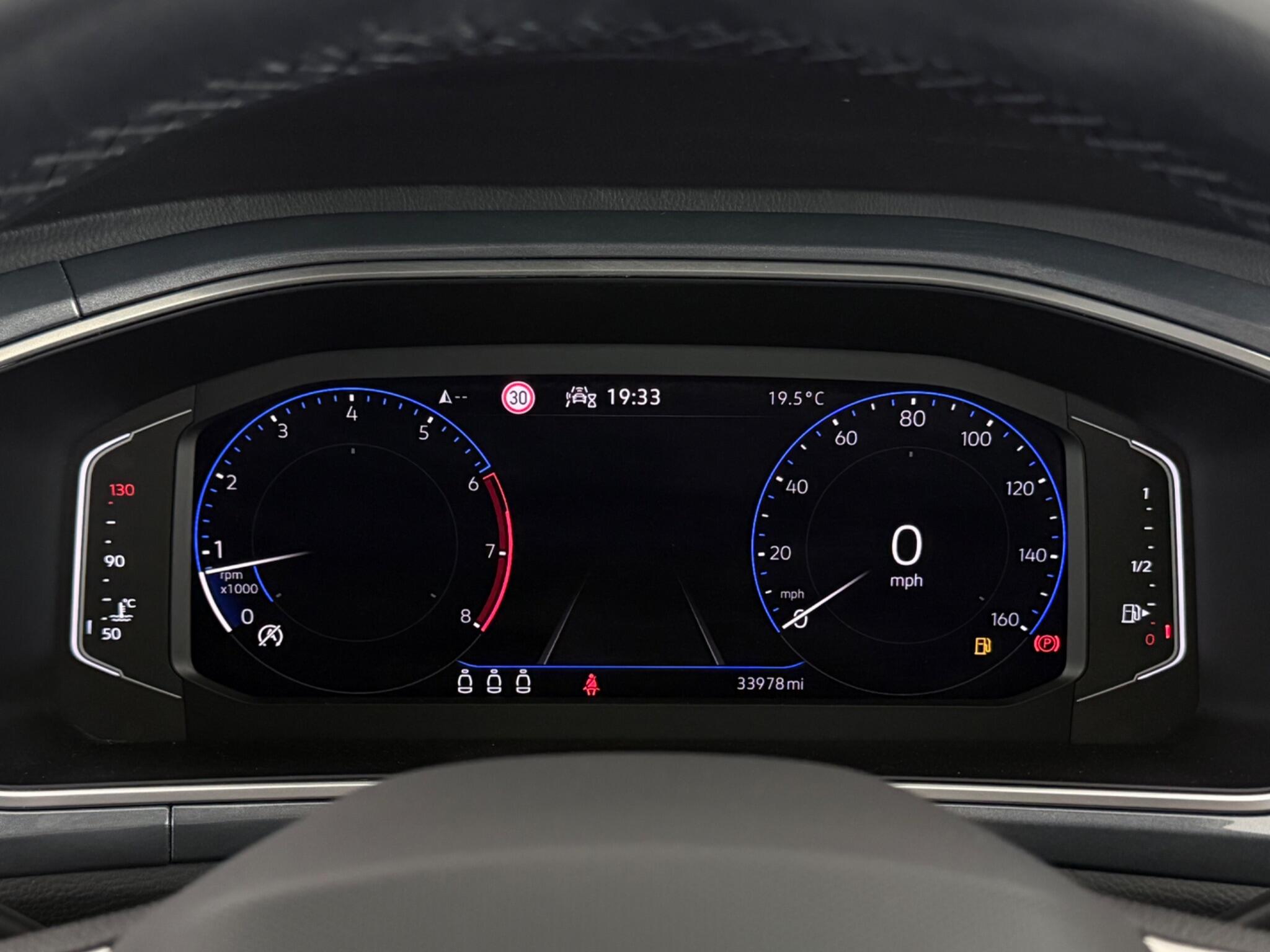 Volkswagen T-Roc view 14
