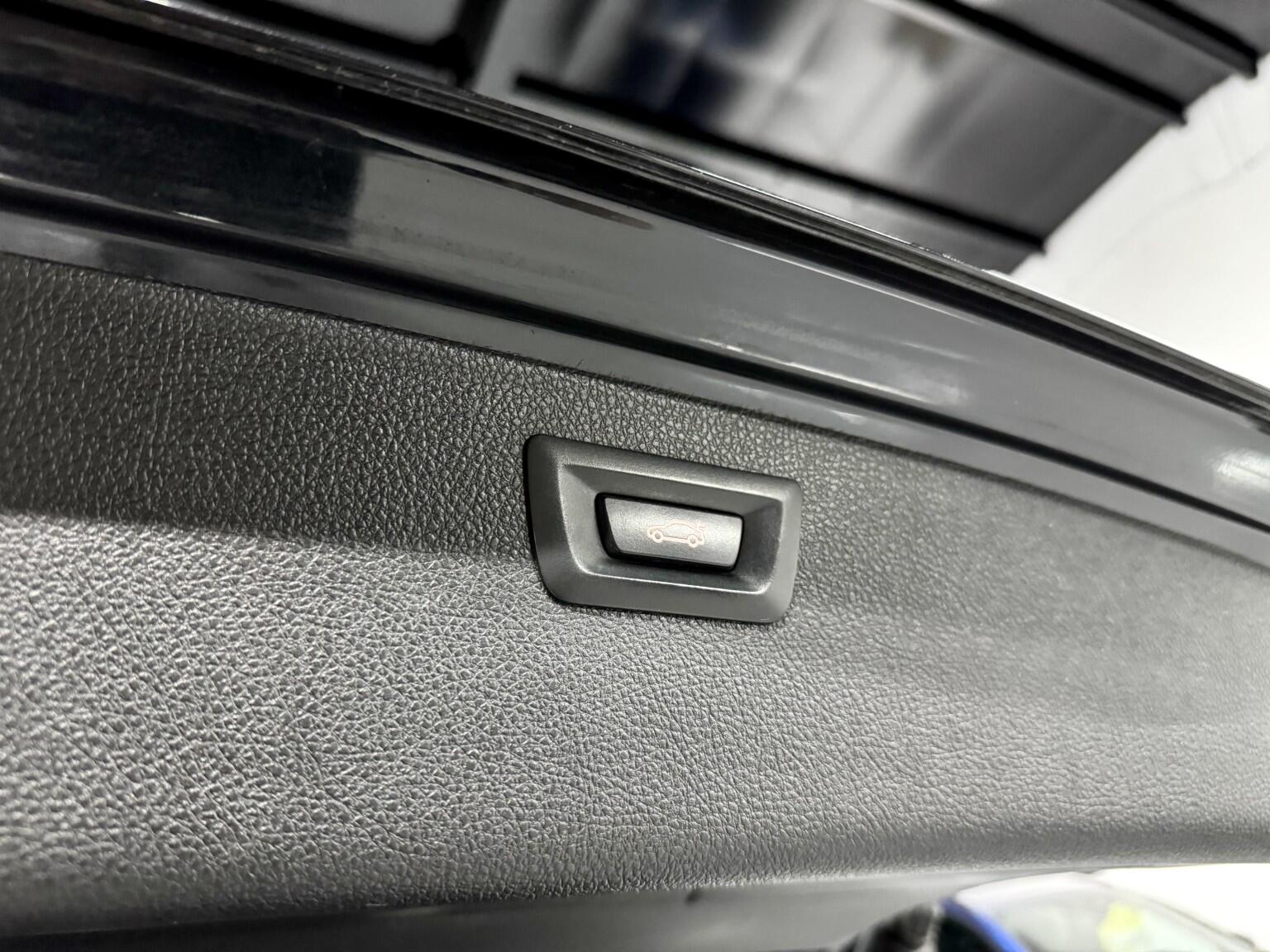 BMW 3 Series view 30