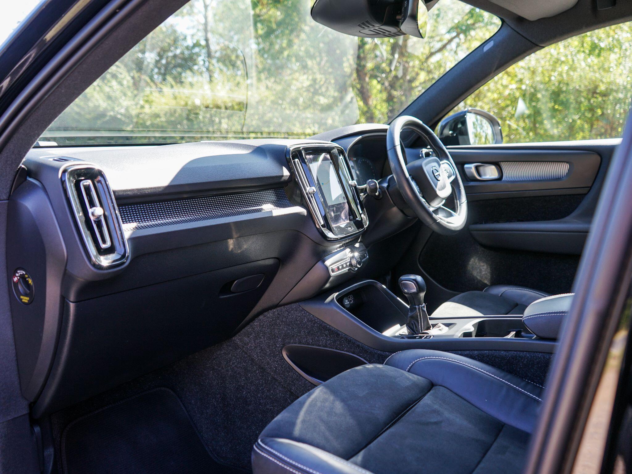 Volvo XC40 view 15