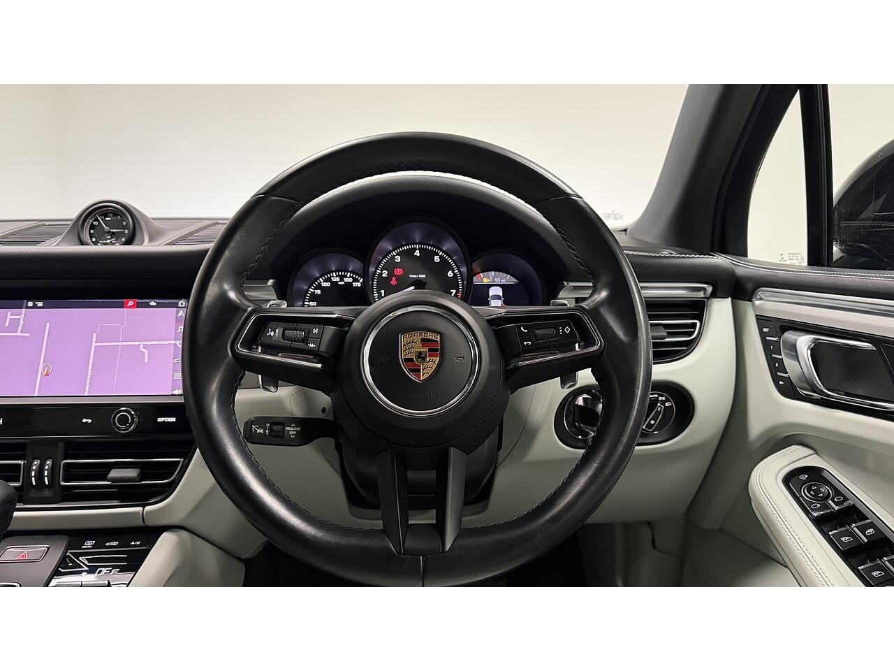Porsche Macan view 24