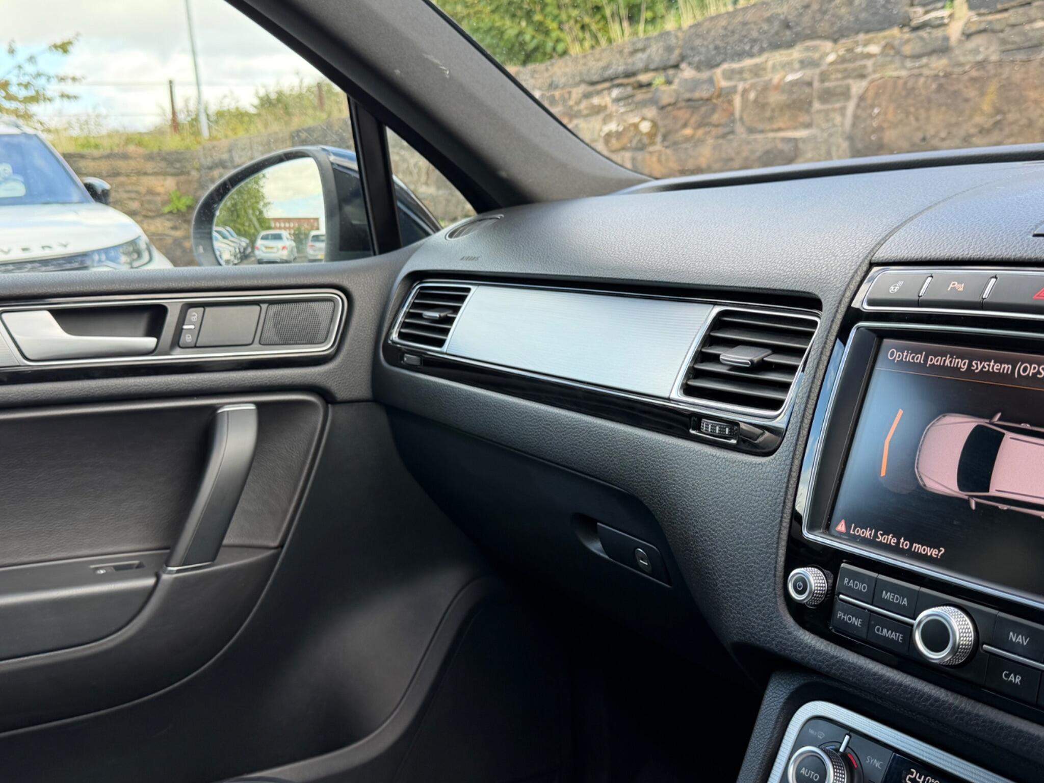 Volkswagen Touareg view 52