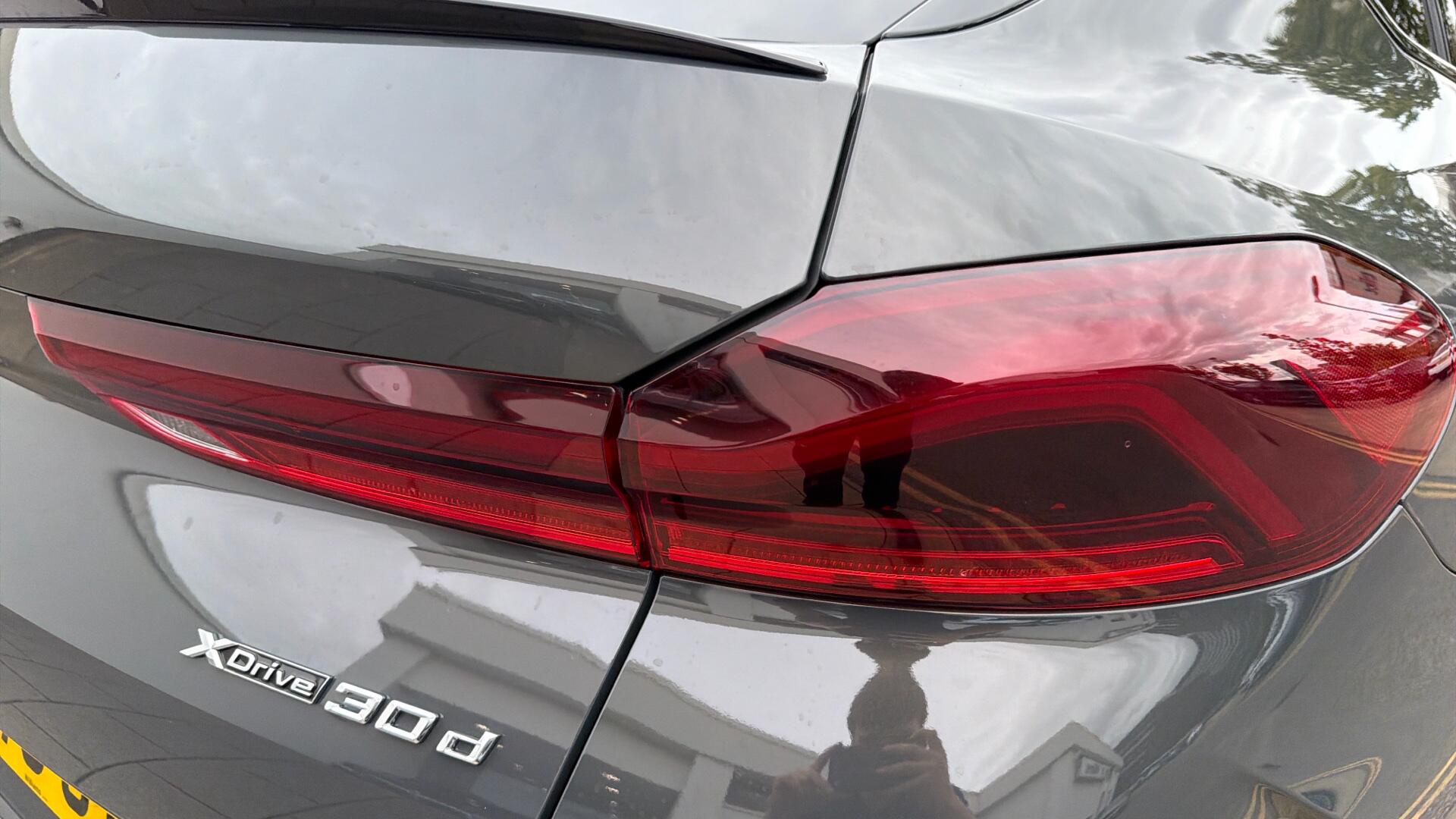 BMW X6 view 21