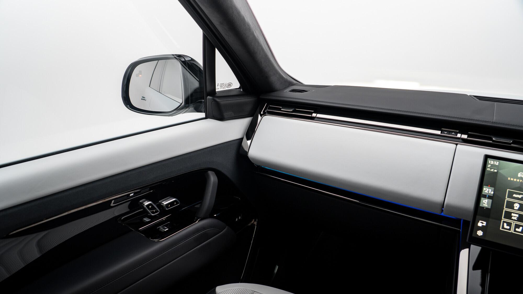 Land Rover Range Rover Sport view 37
