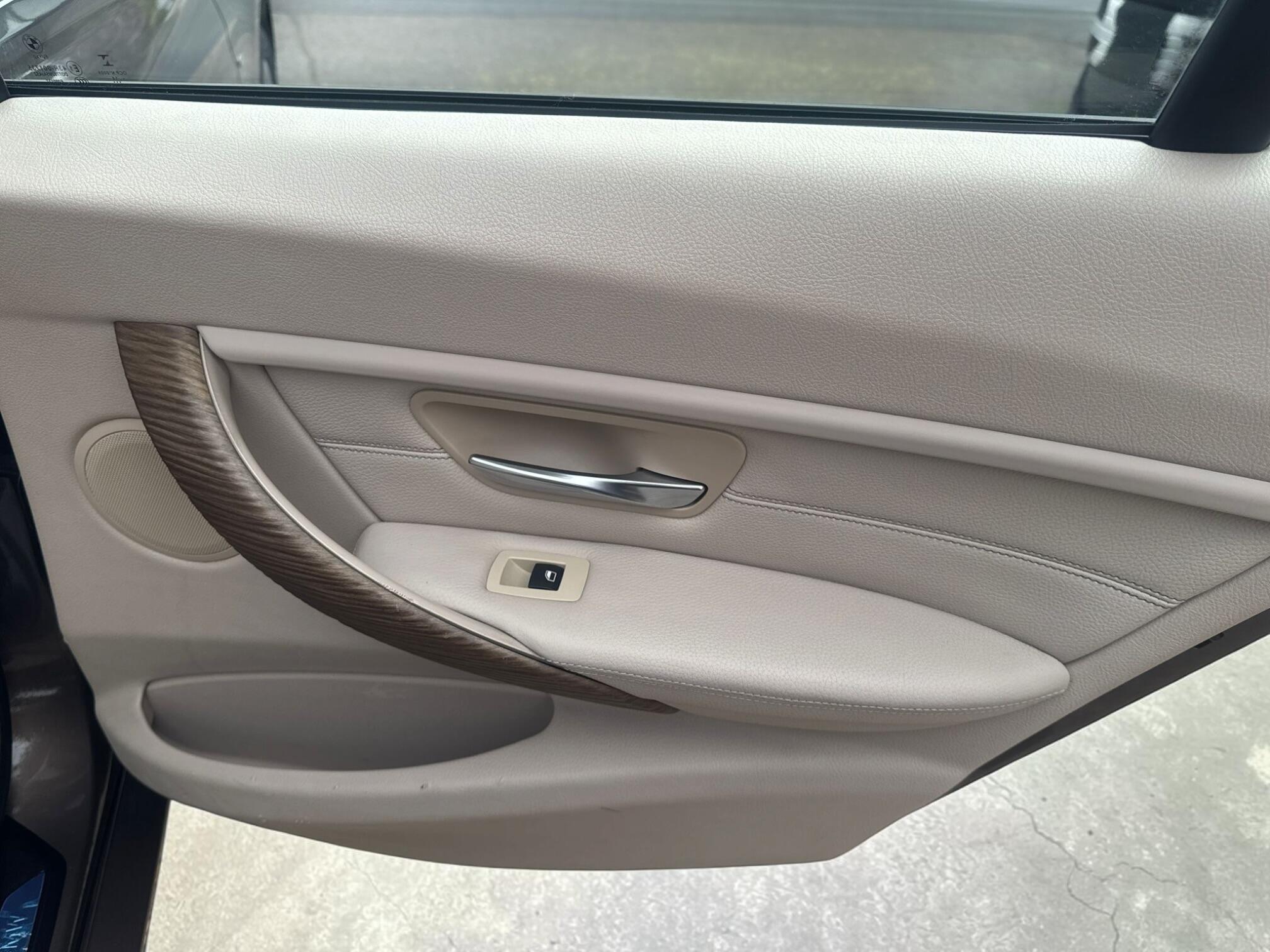 BMW 3 Series view 25