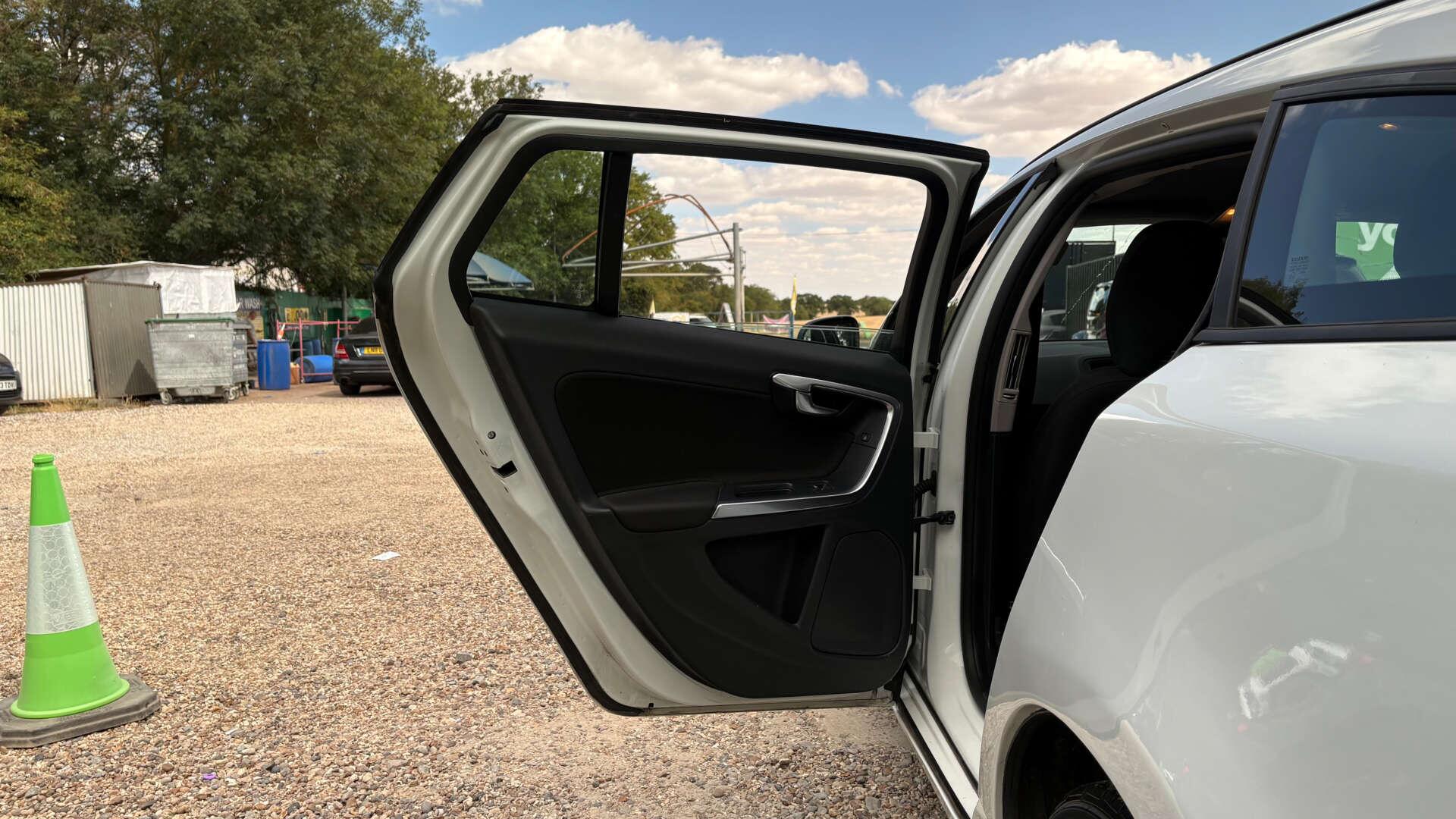 Volvo V60 view 35