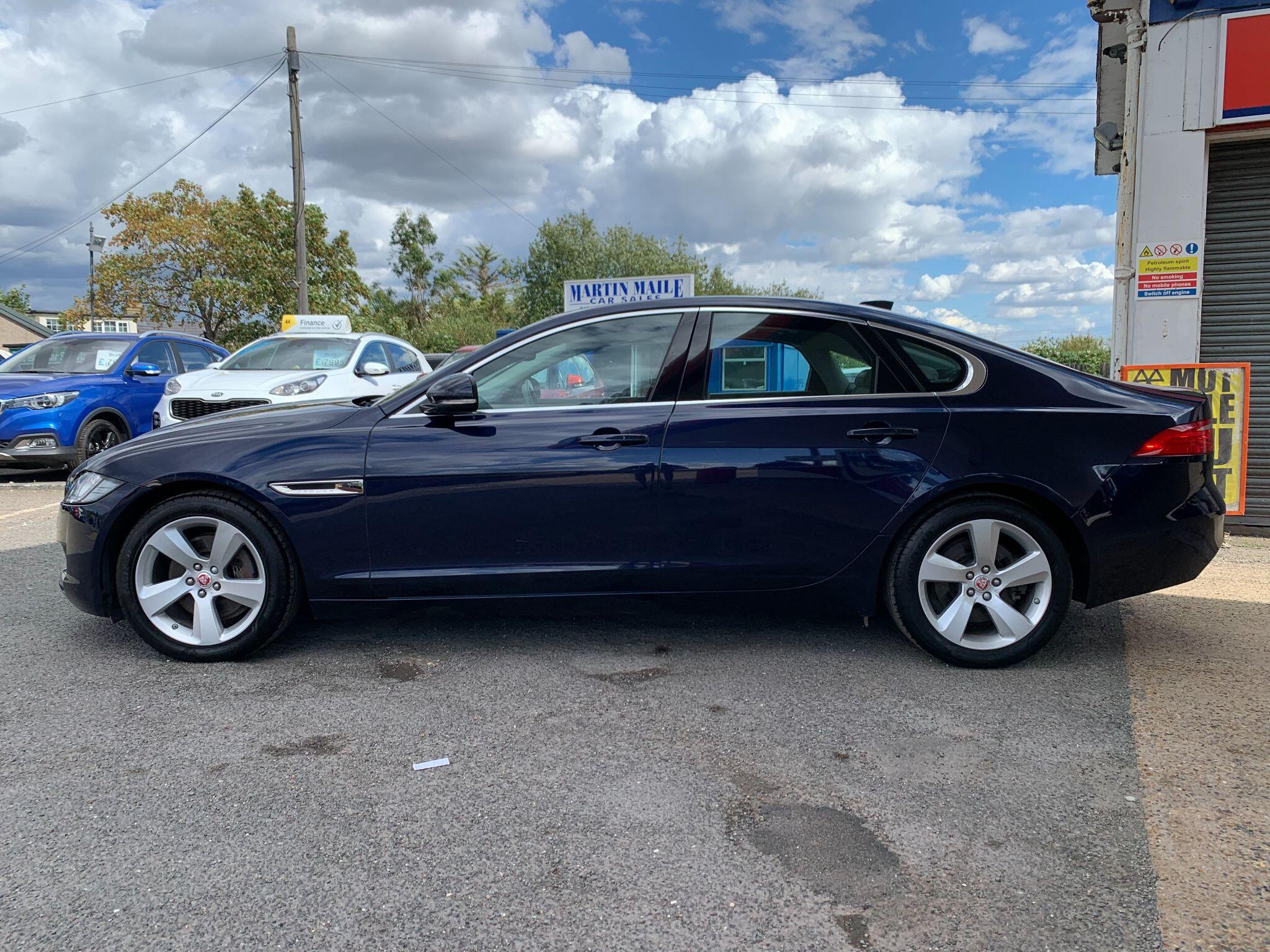 Jaguar XF view 3