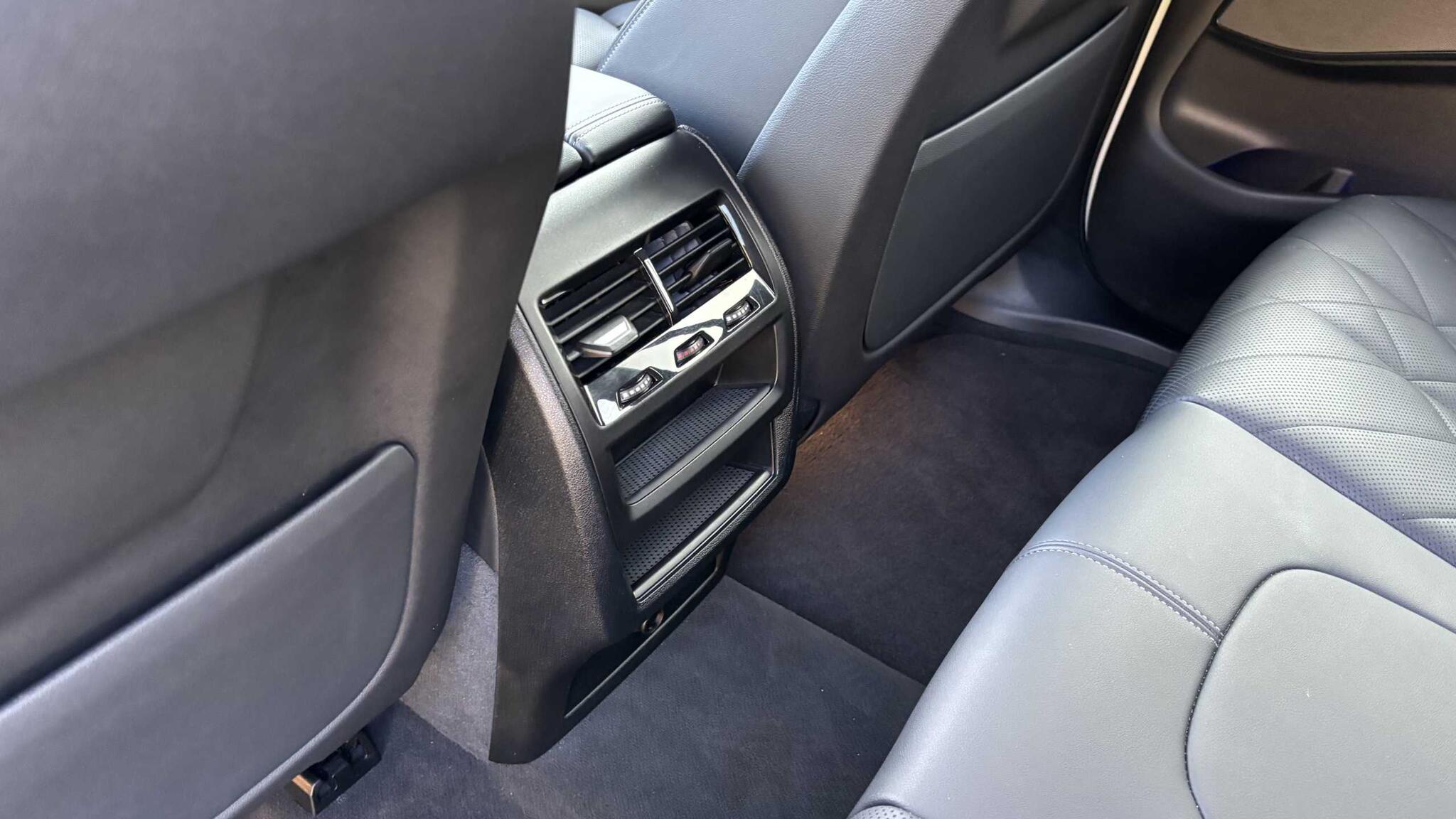 BMW X5 view 32