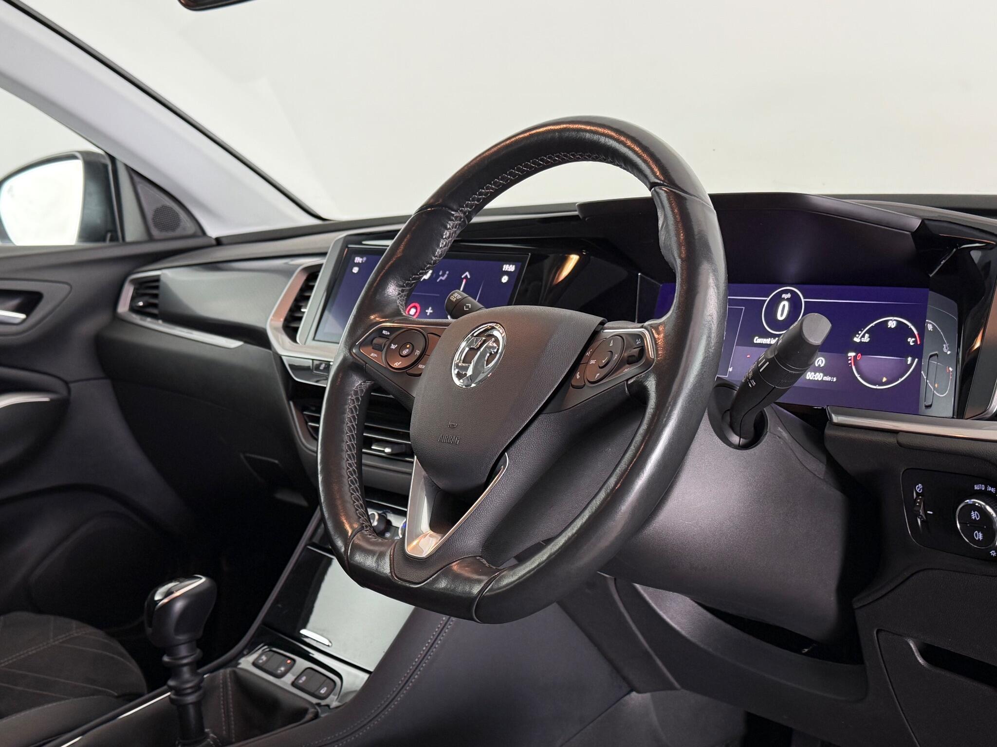 Vauxhall Grandland view 3