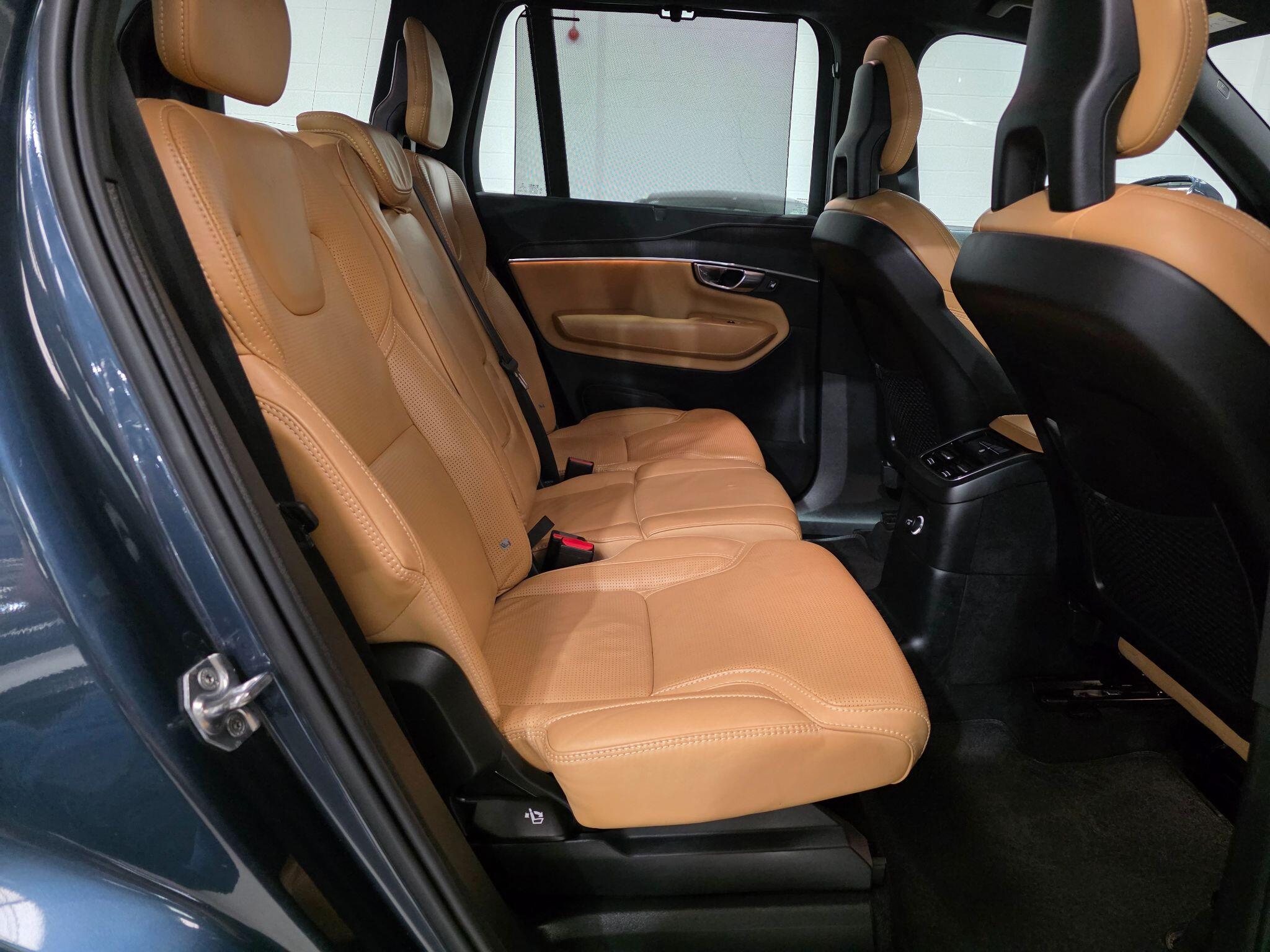 Volvo XC90 view 32