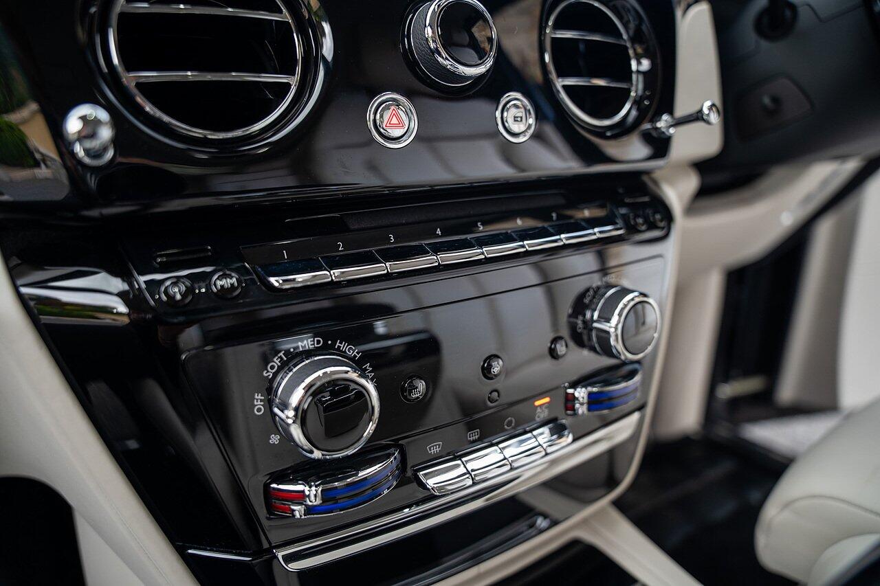 Rolls-Royce Phantom view 69