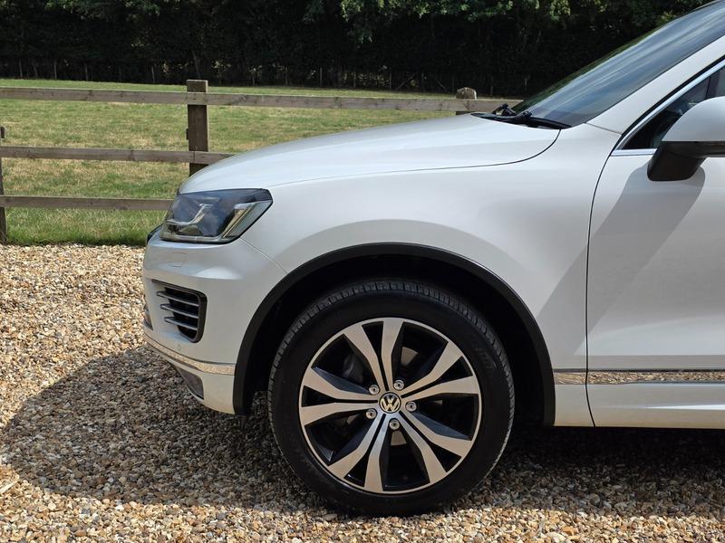 2015 Volkswagen Touareg image 13