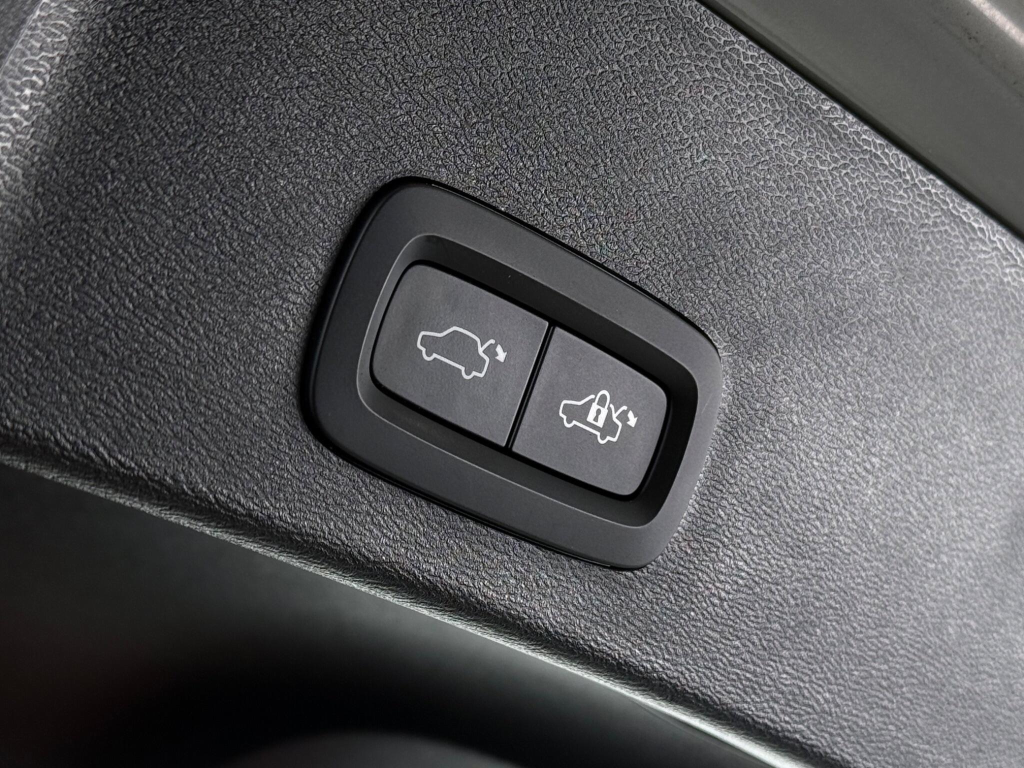 Volvo XC40 view 11