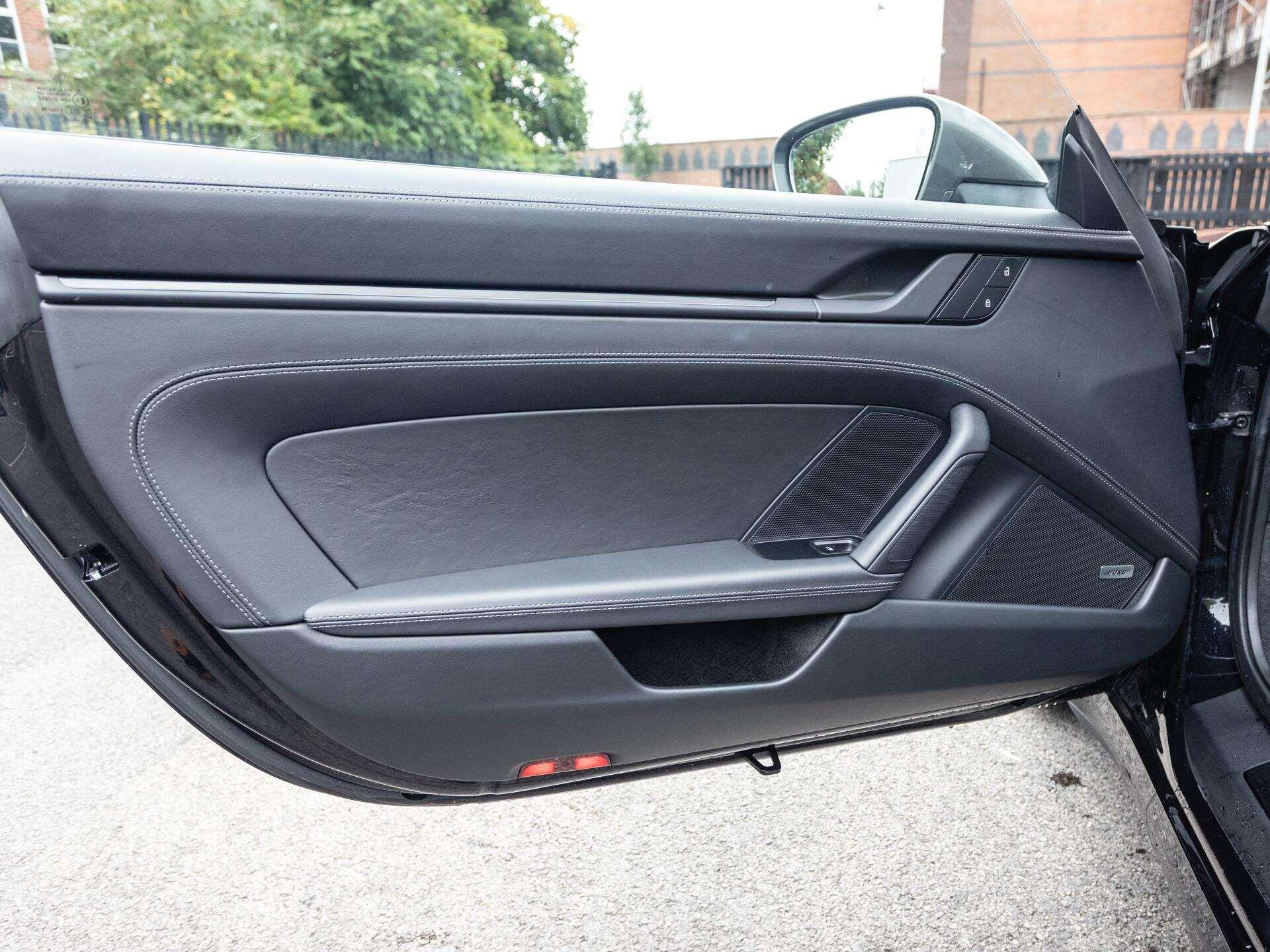 Porsche 911 view 35