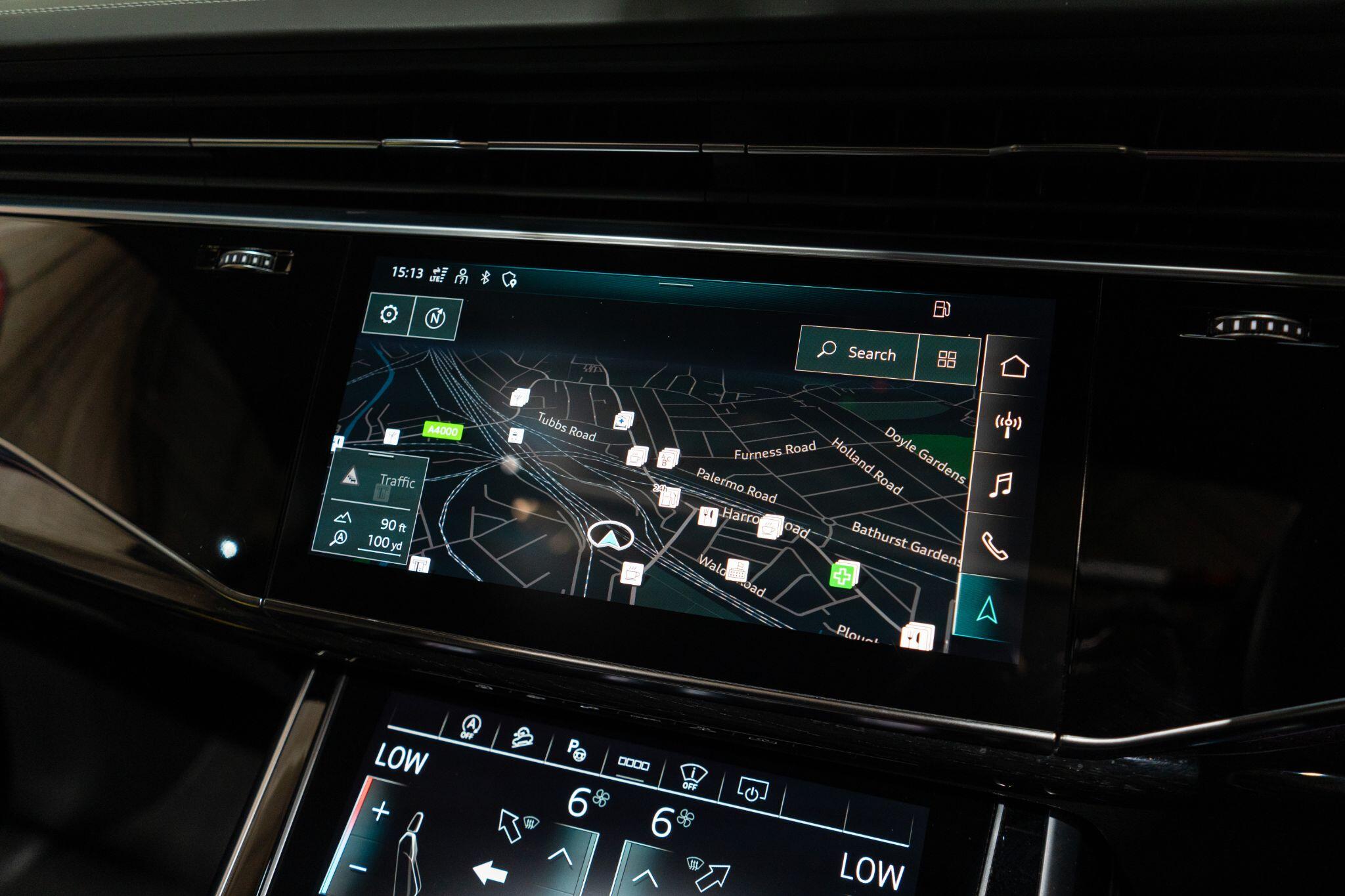Audi Q7 view 28
