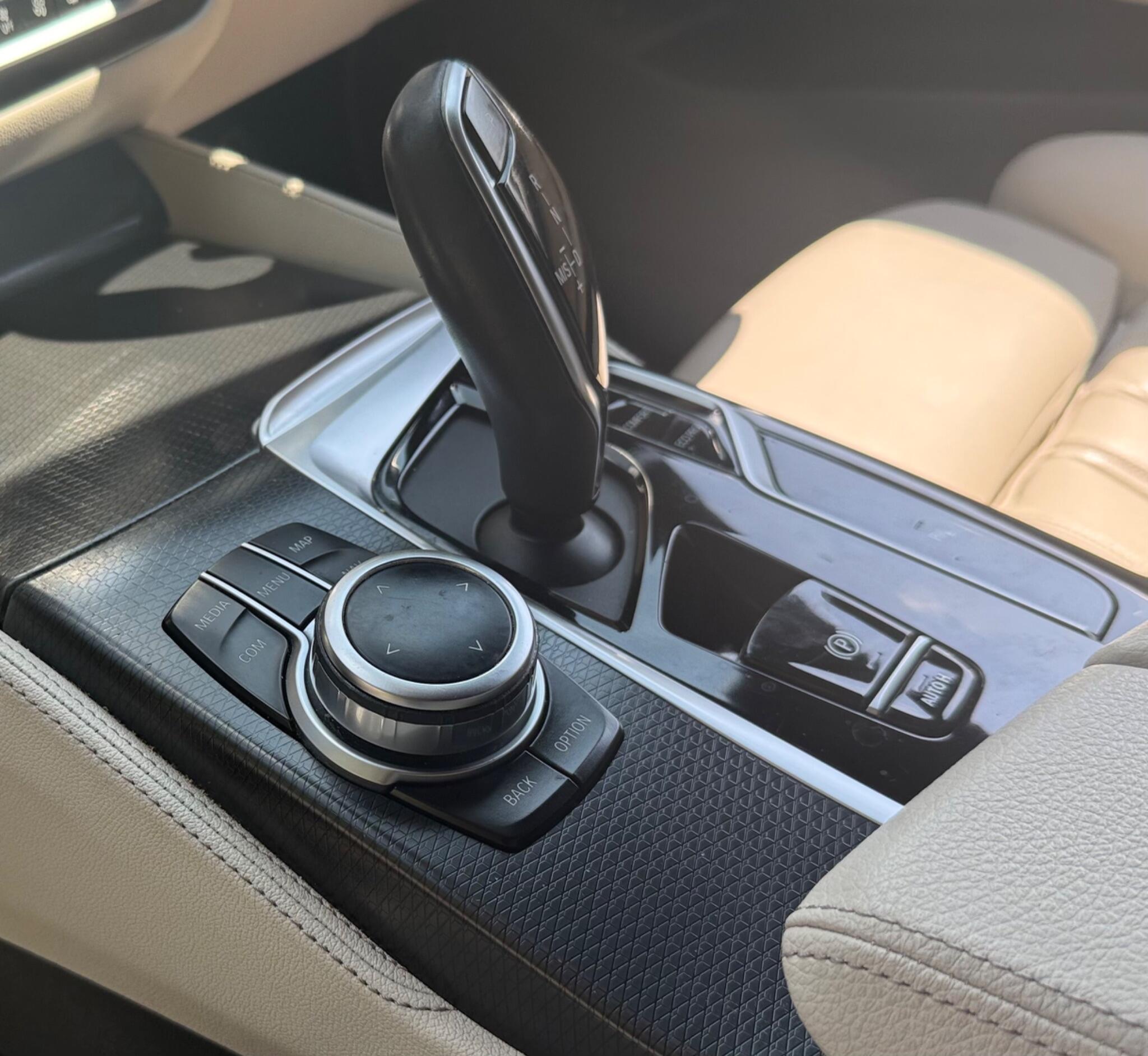 BMW 5 Series view 12