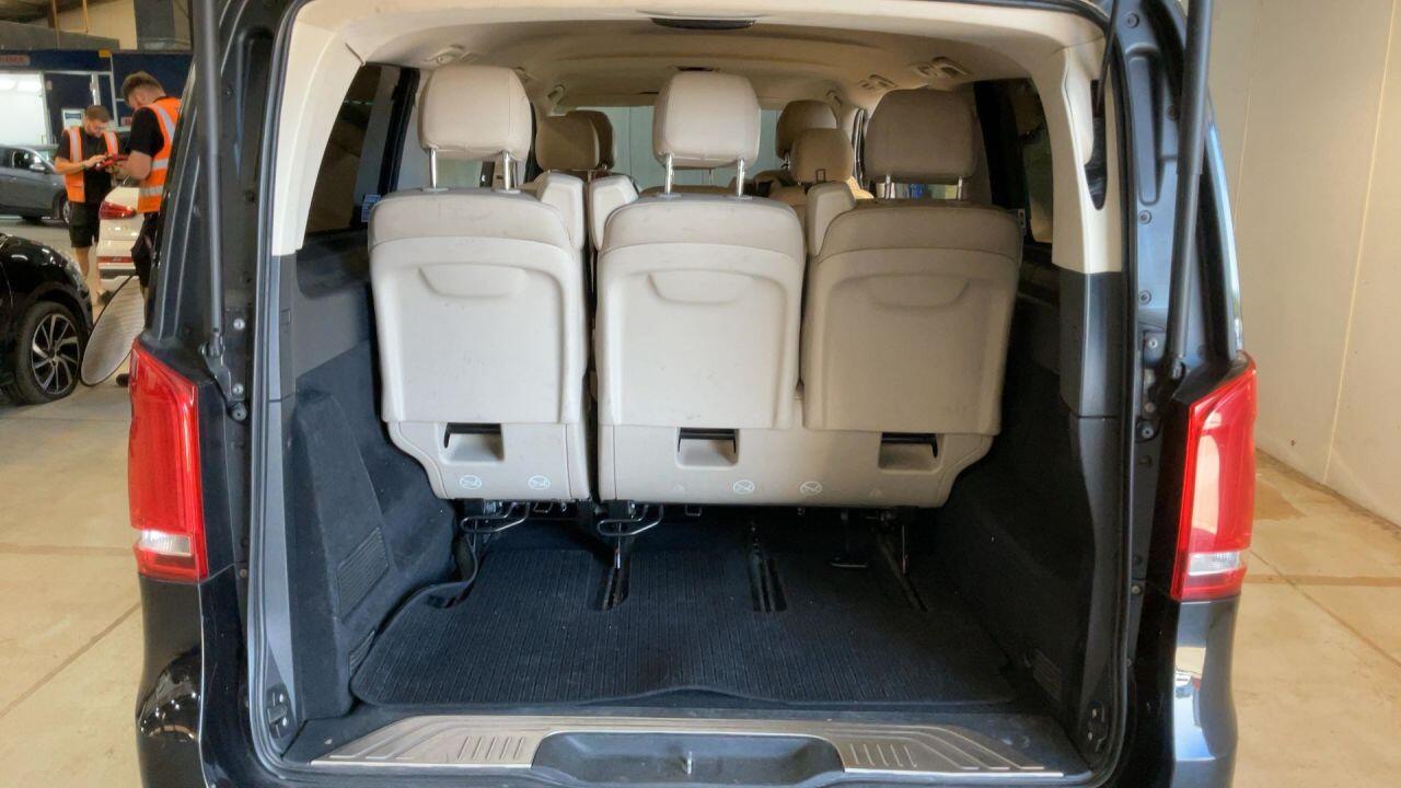 Mercedes-Benz V-Class view 17