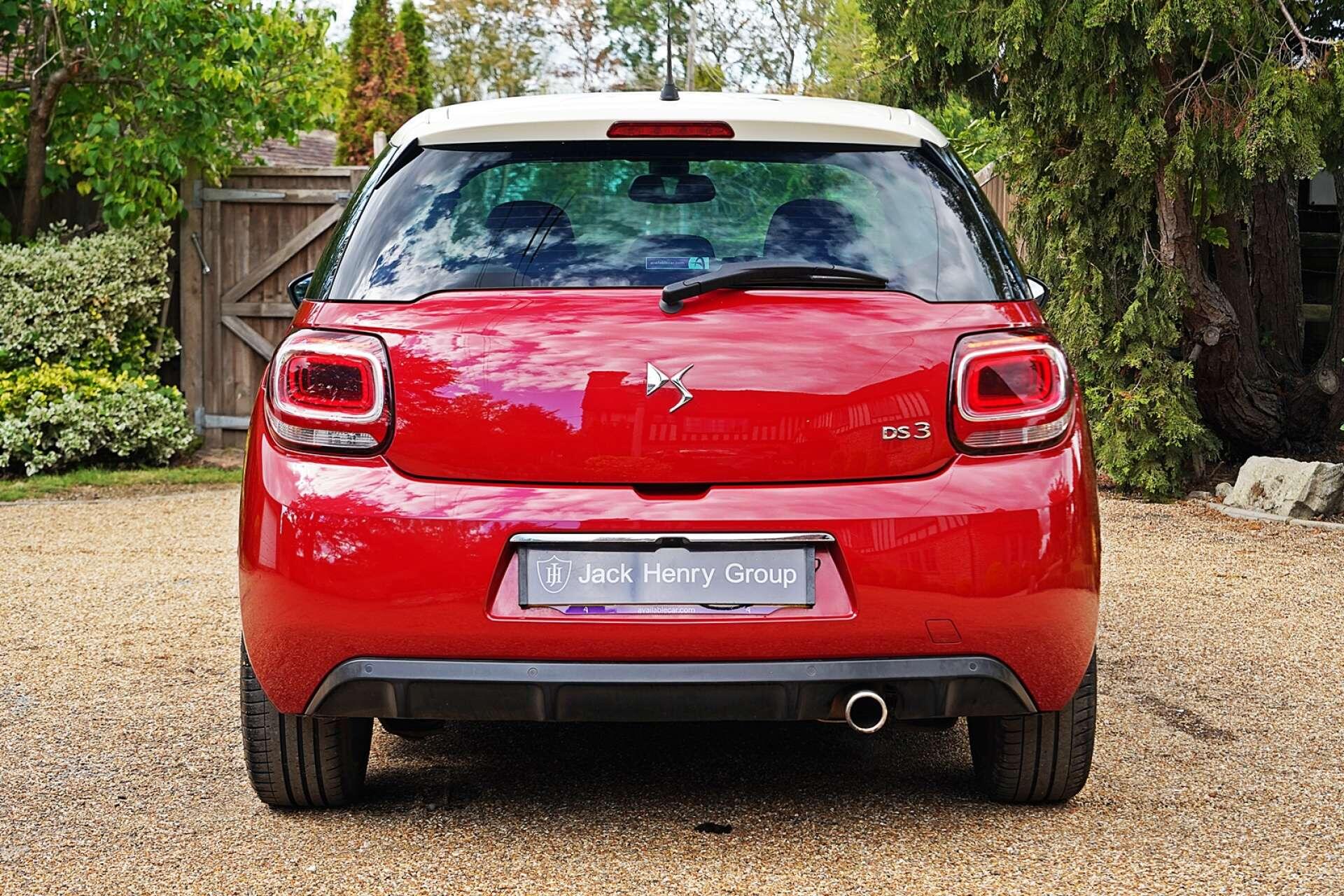 DS Automobiles DS 3 view 4