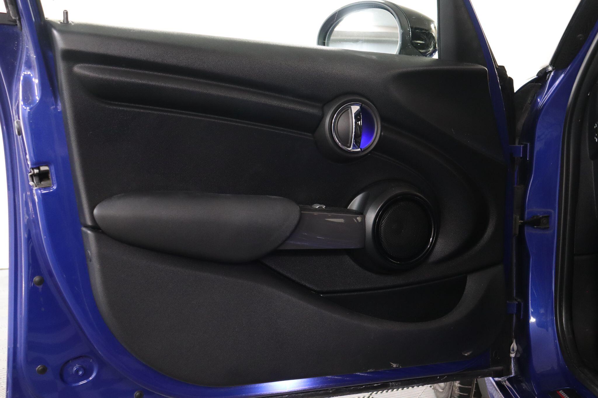Mini Hatch view 43