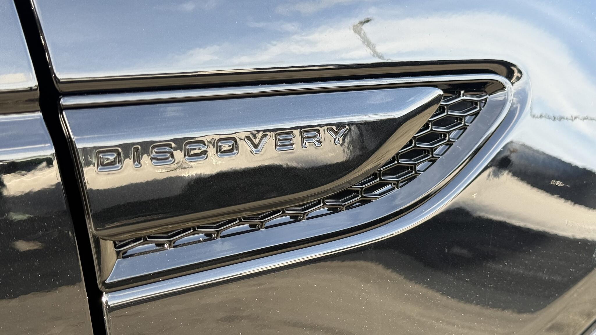 Land Rover Discovery Sport view 19