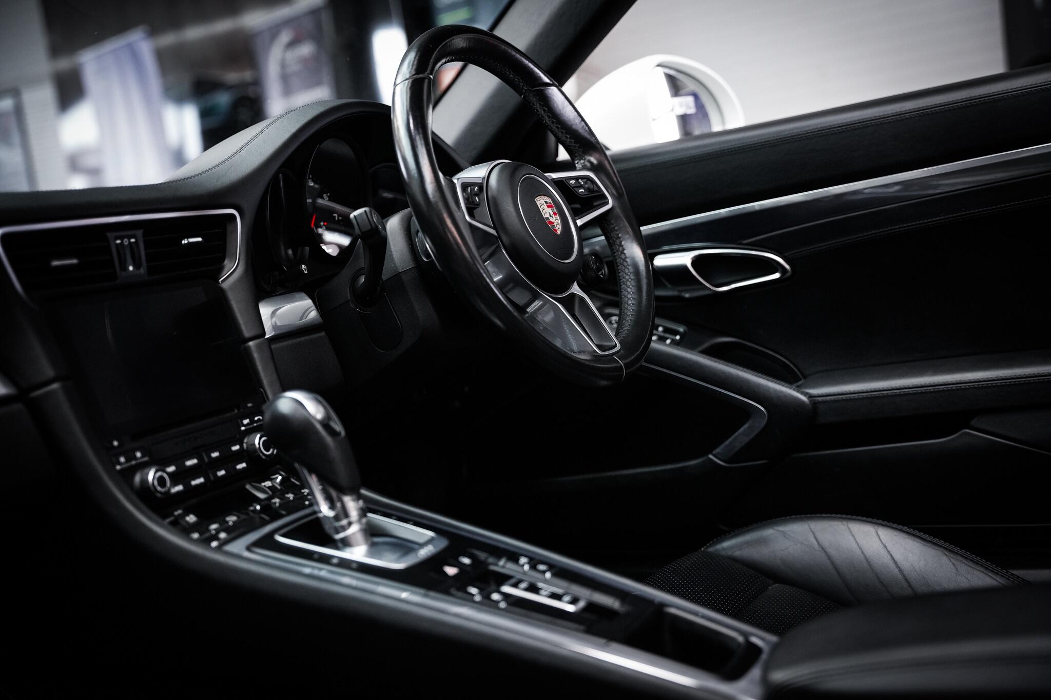 Porsche 911 view 3
