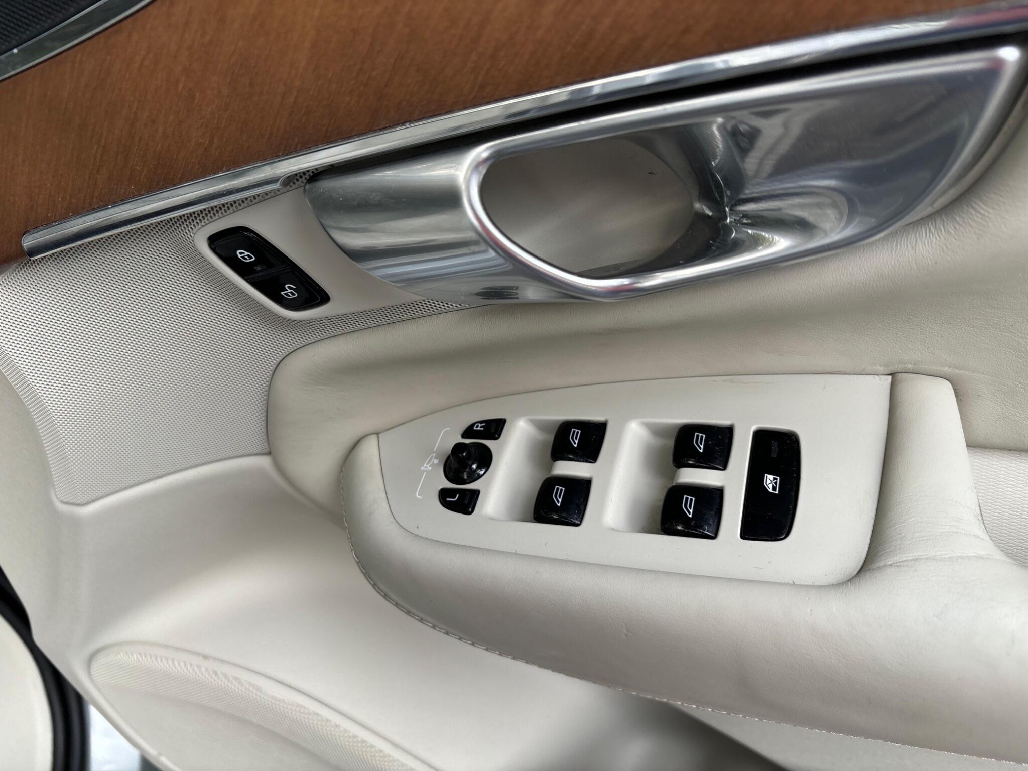 Volvo XC90 view 23