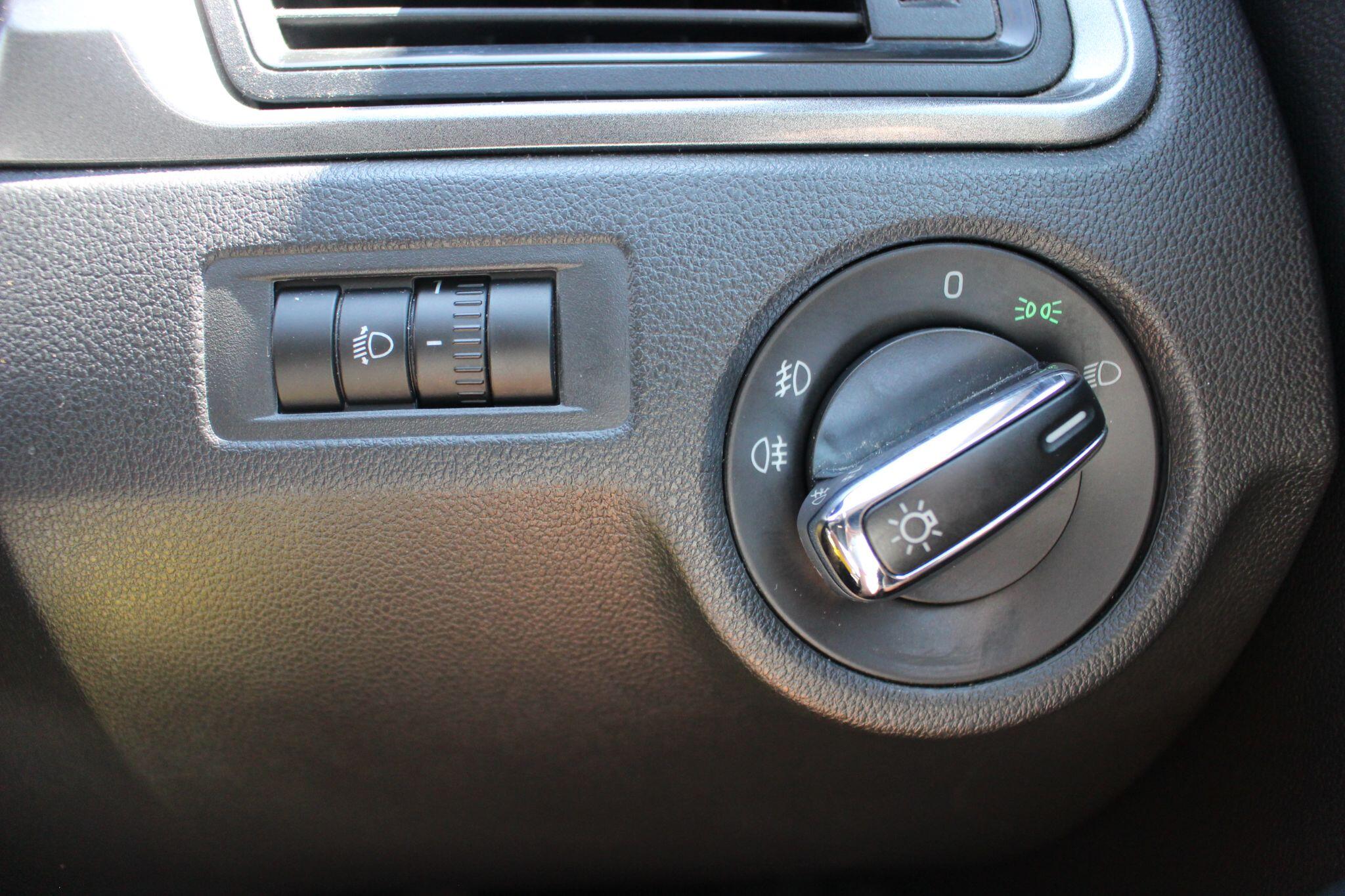 Skoda Rapid Spaceback view 31