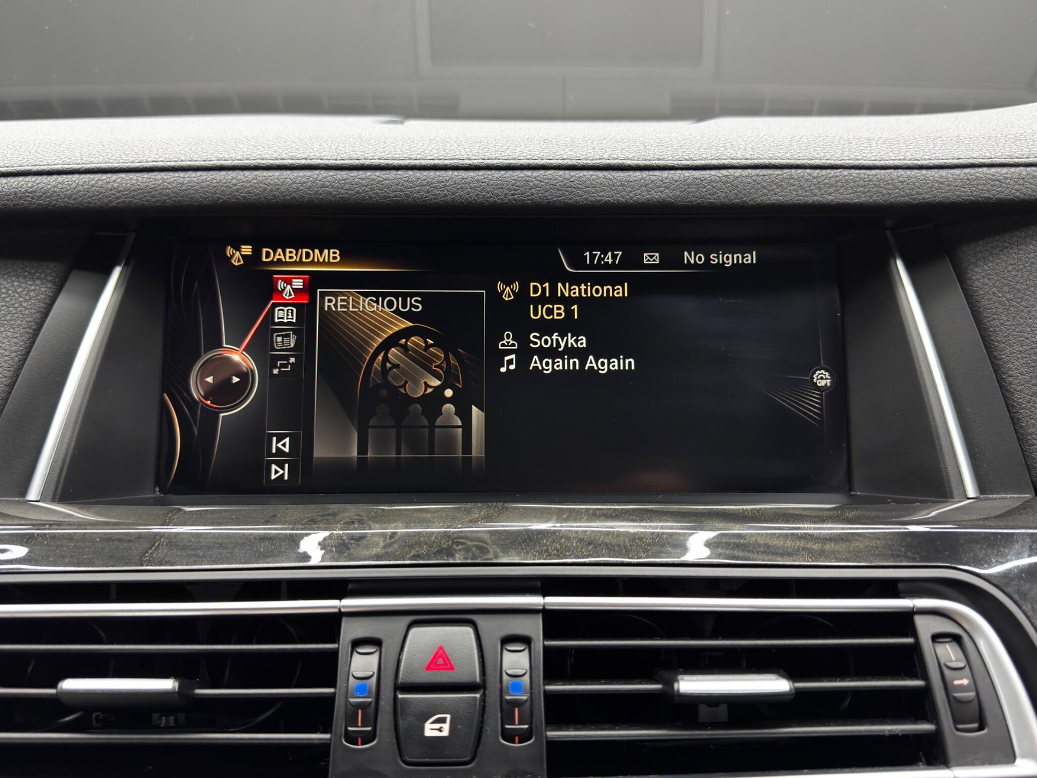 BMW 7 Series view 33