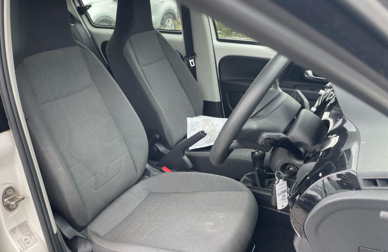 Volkswagen Up! view 5