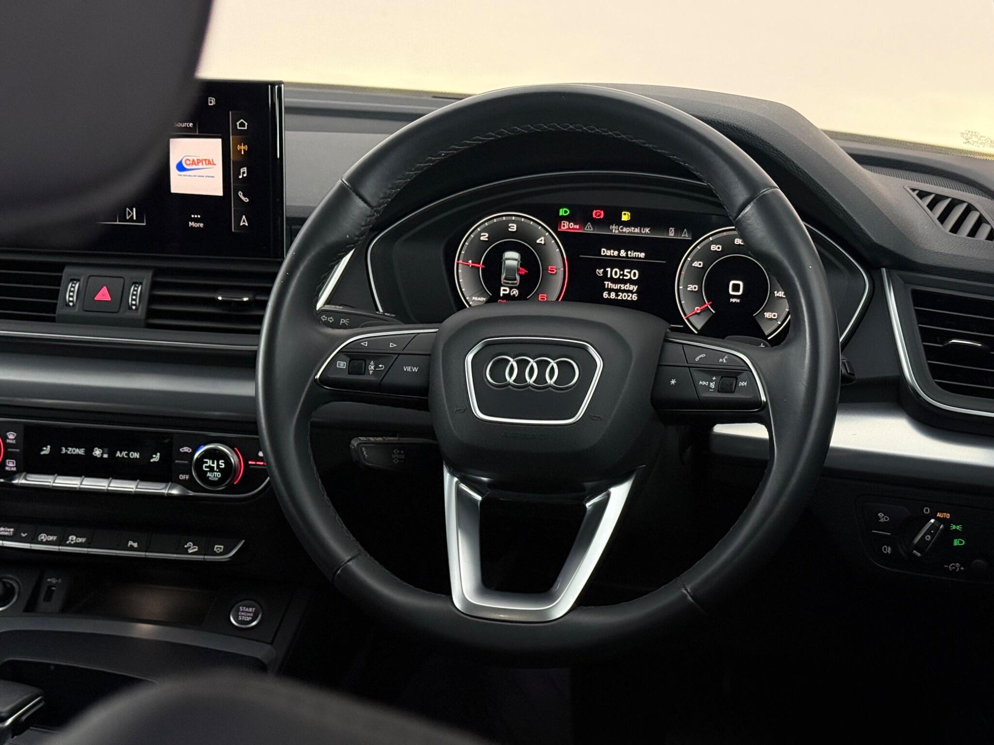 Audi Q5 view 14