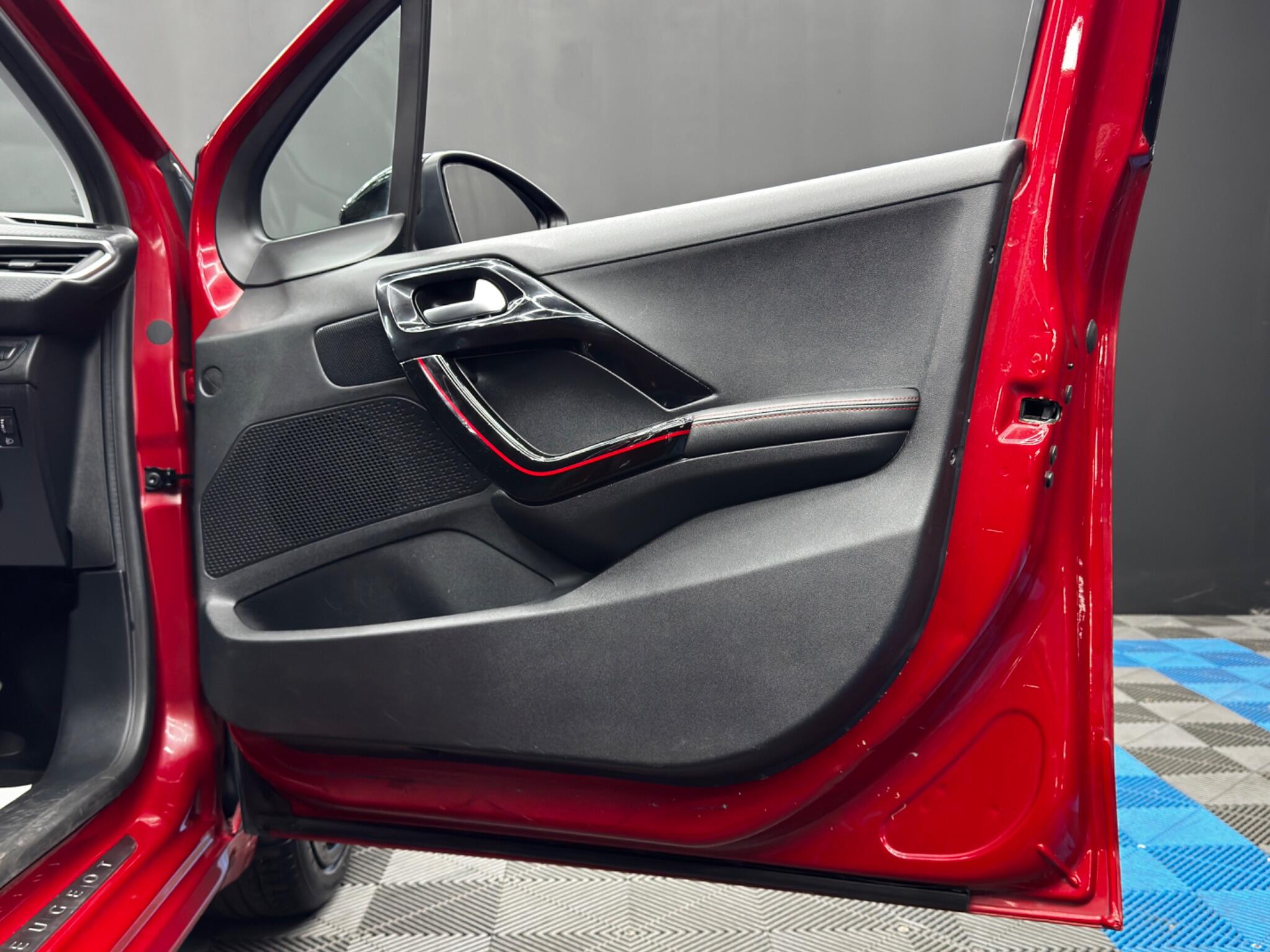 Peugeot 208 view 38