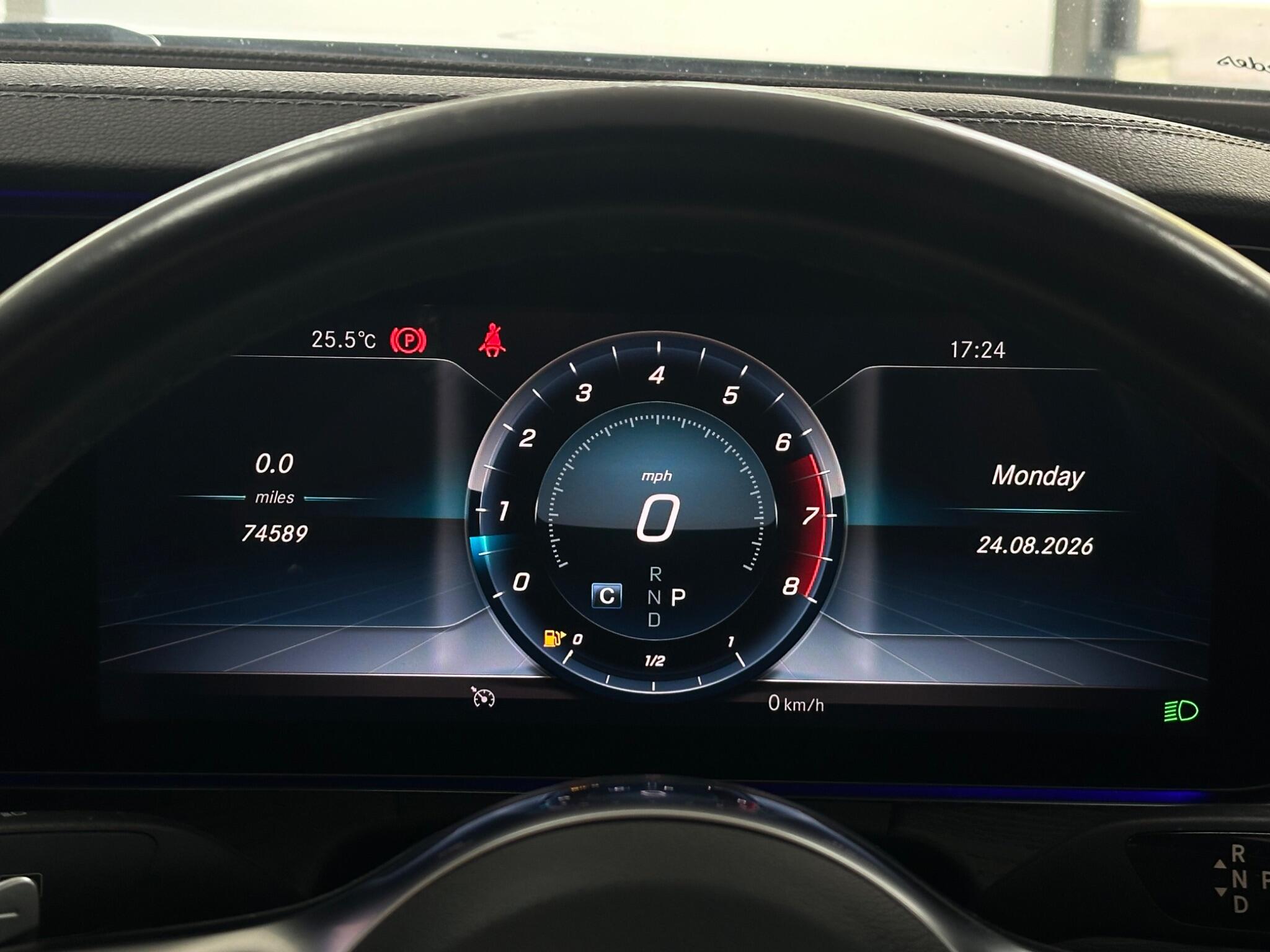 Mercedes-Benz E Class view 26