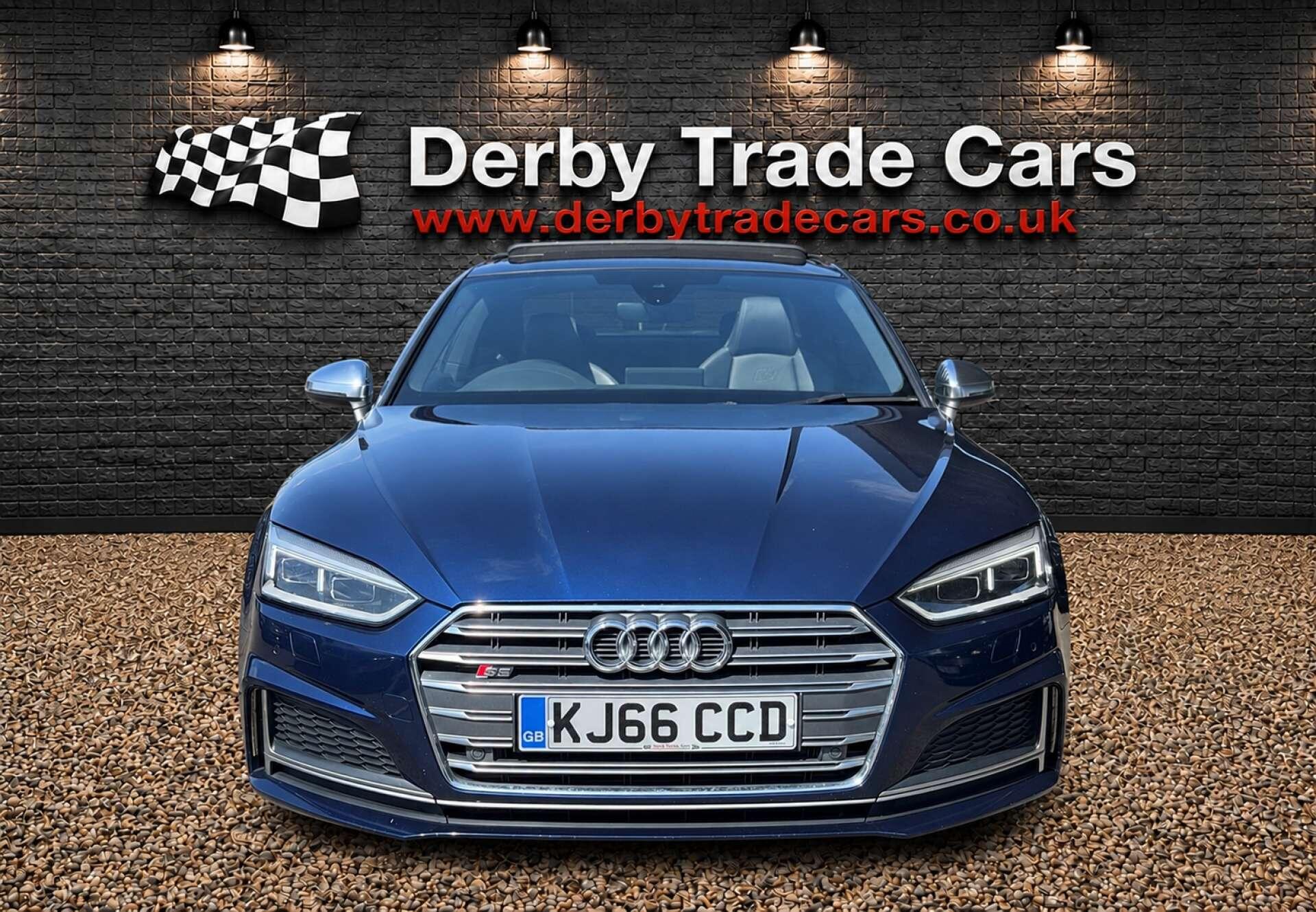 Audi S5 view 9
