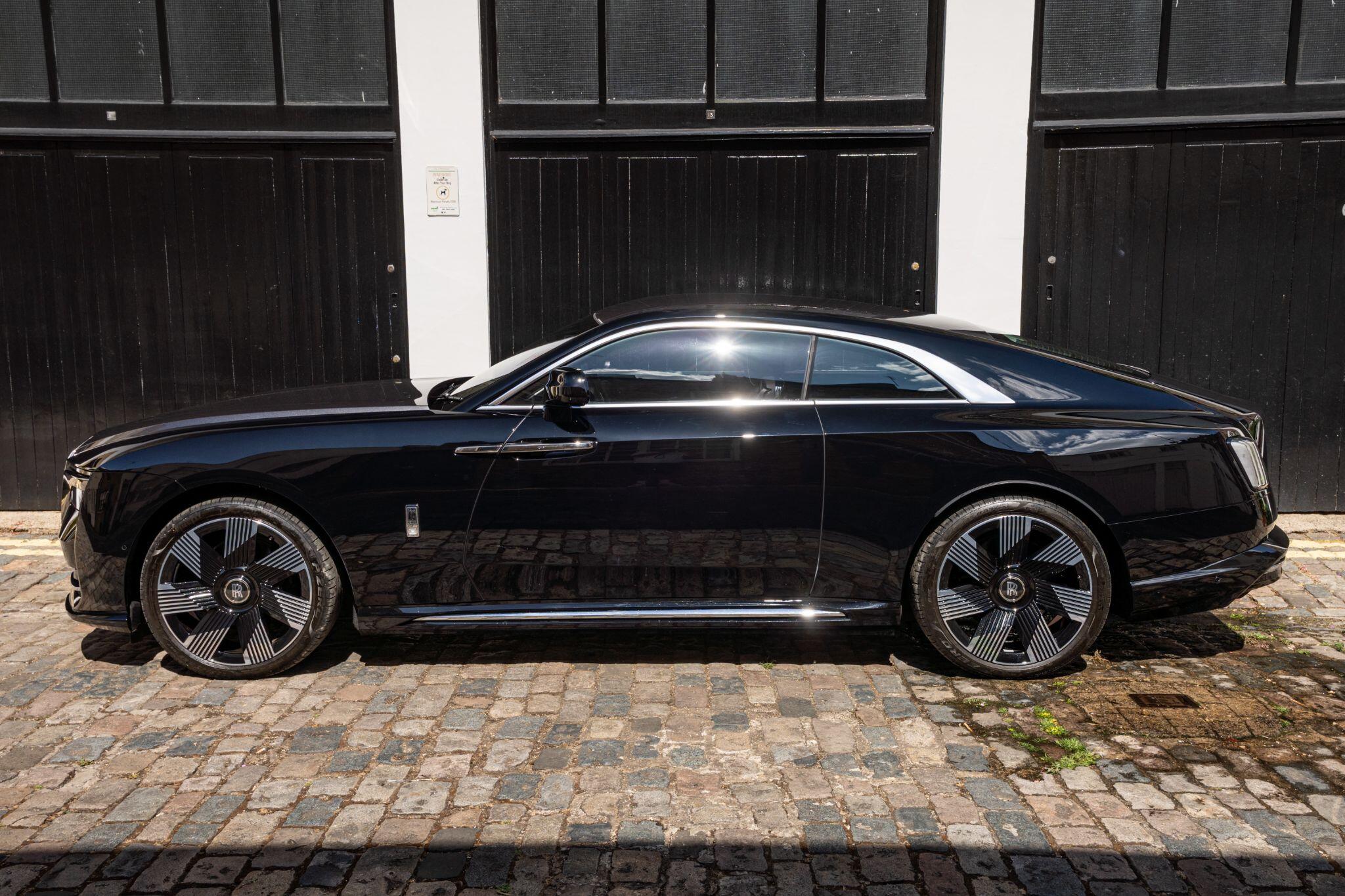 Rolls-Royce Spectre view 18