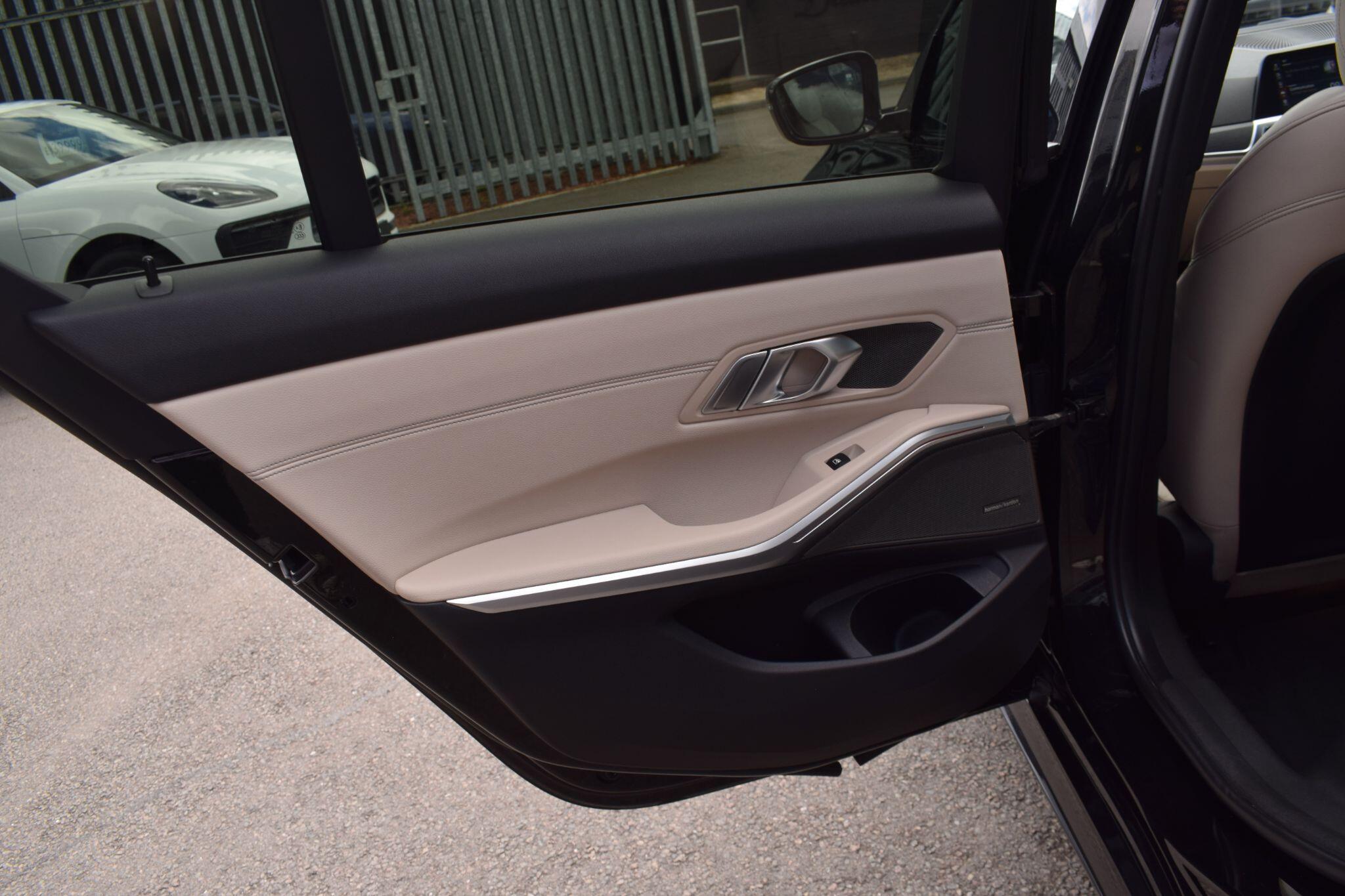 BMW 3 Series view 27