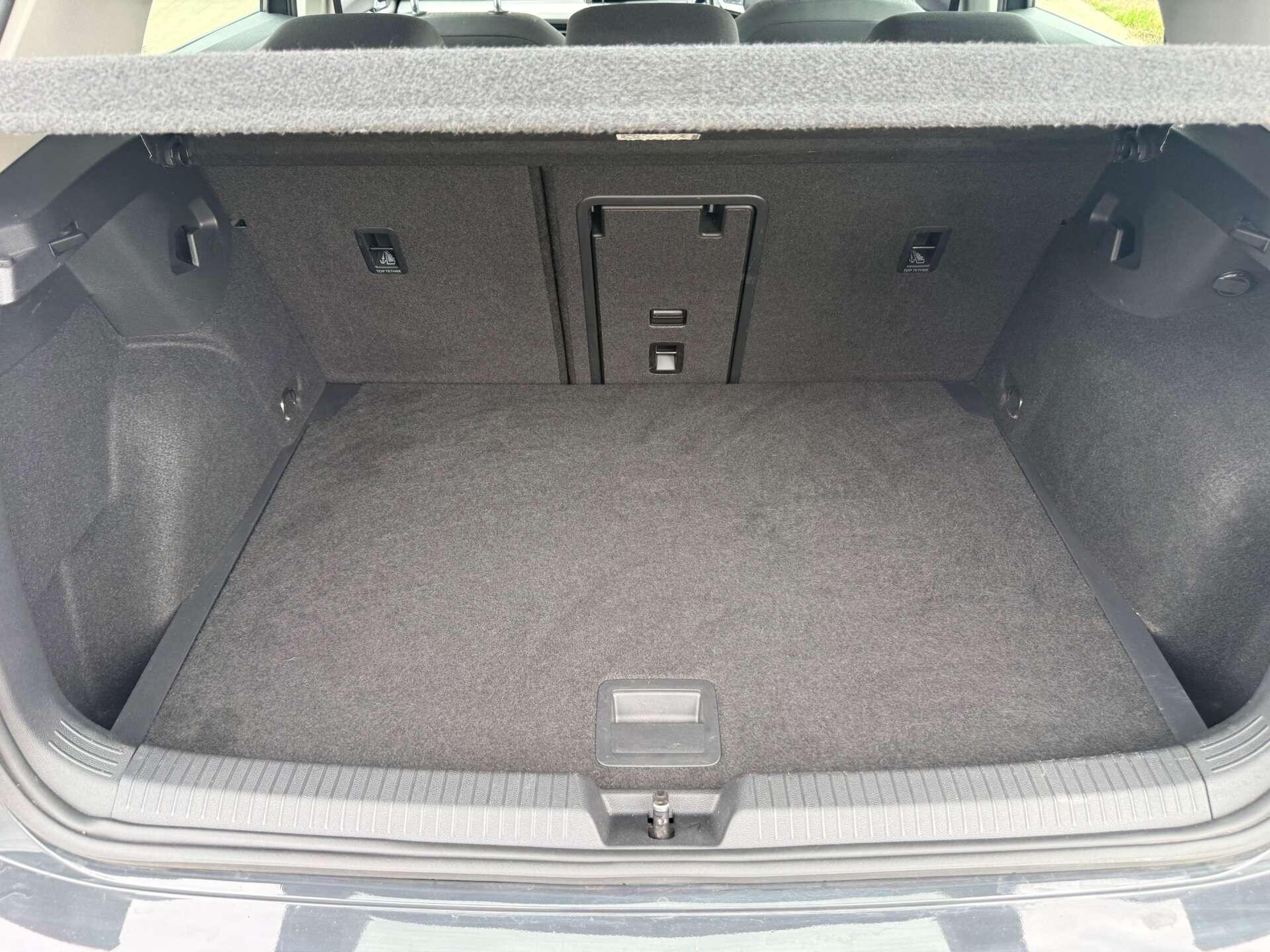 Volkswagen Golf view 22