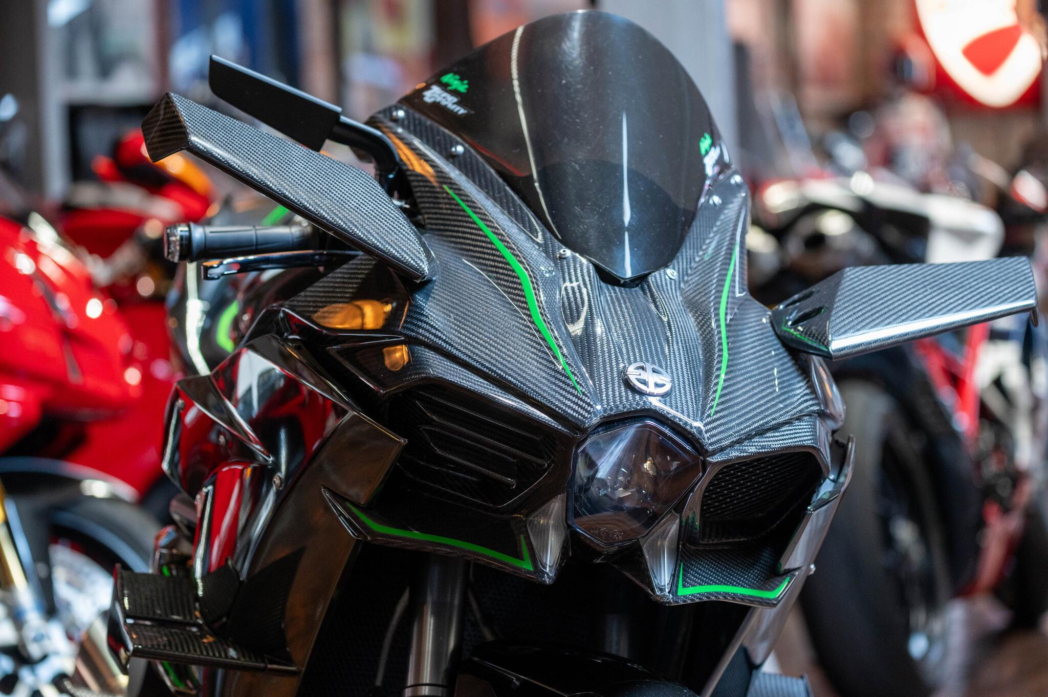 Kawasaki Ninja H2 view 13