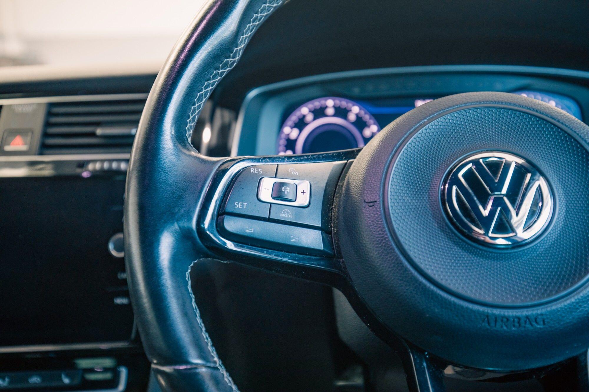 Volkswagen Golf view 17