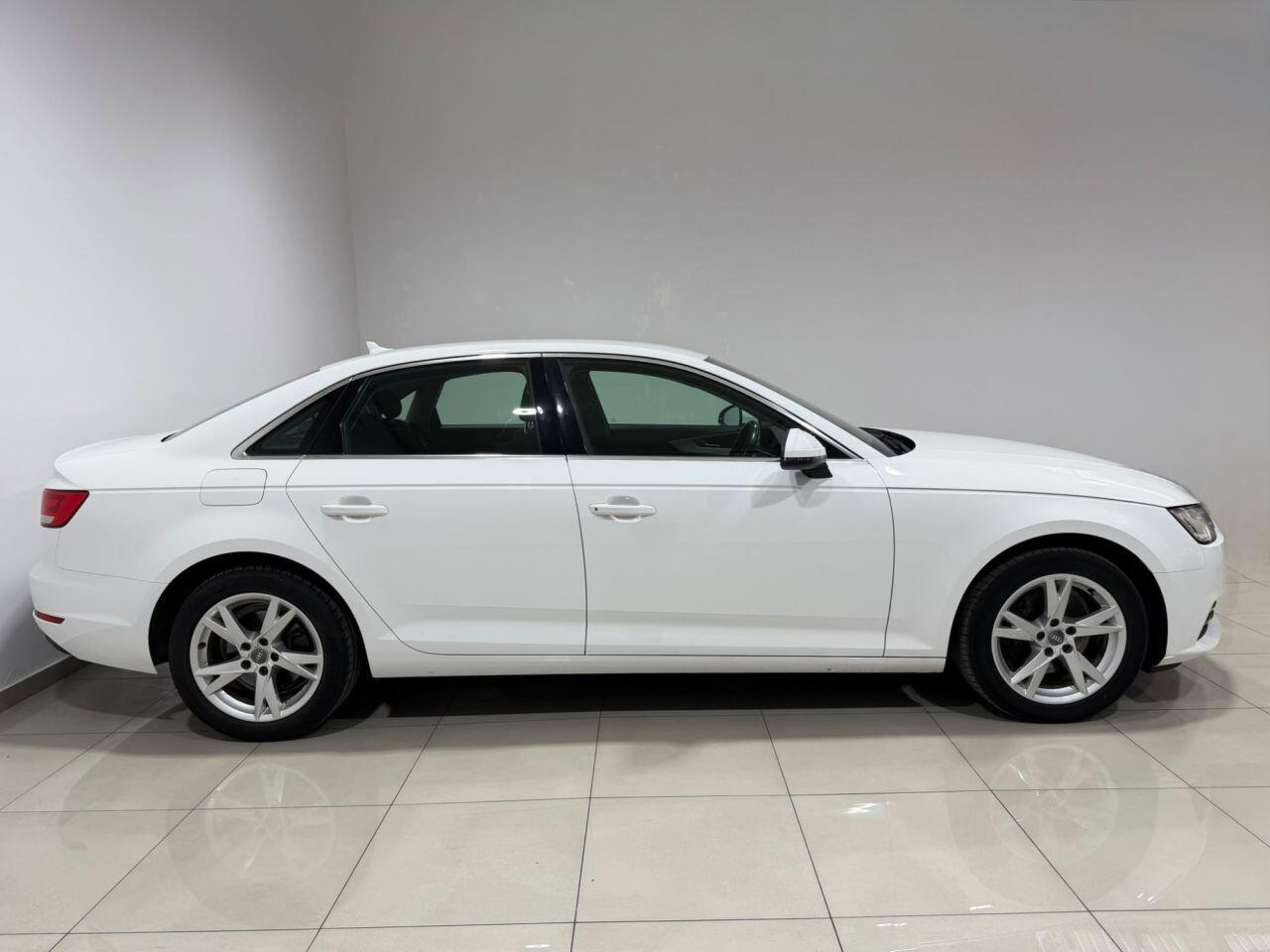 Audi A4 view 10