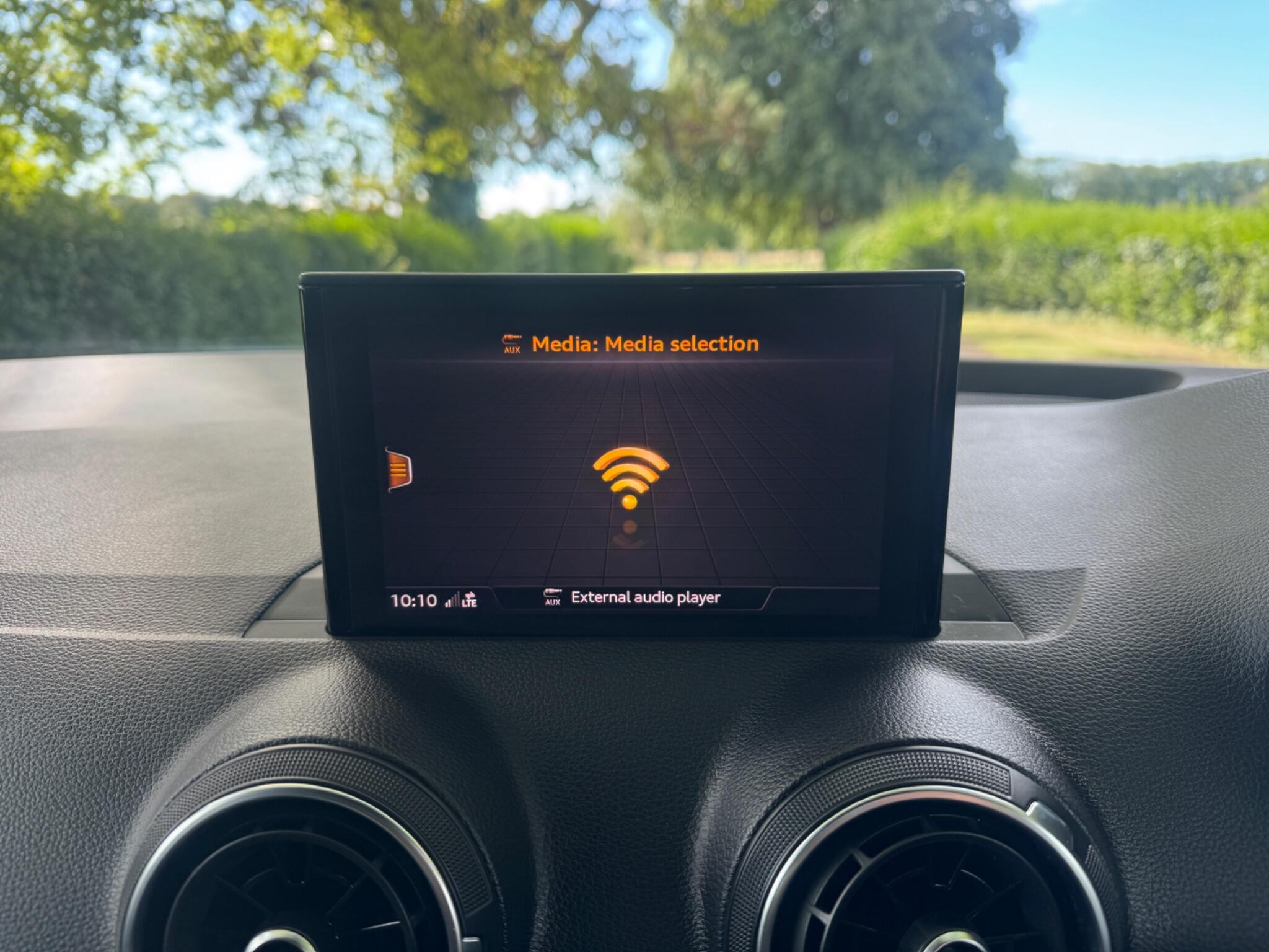 Audi Q2 view 60