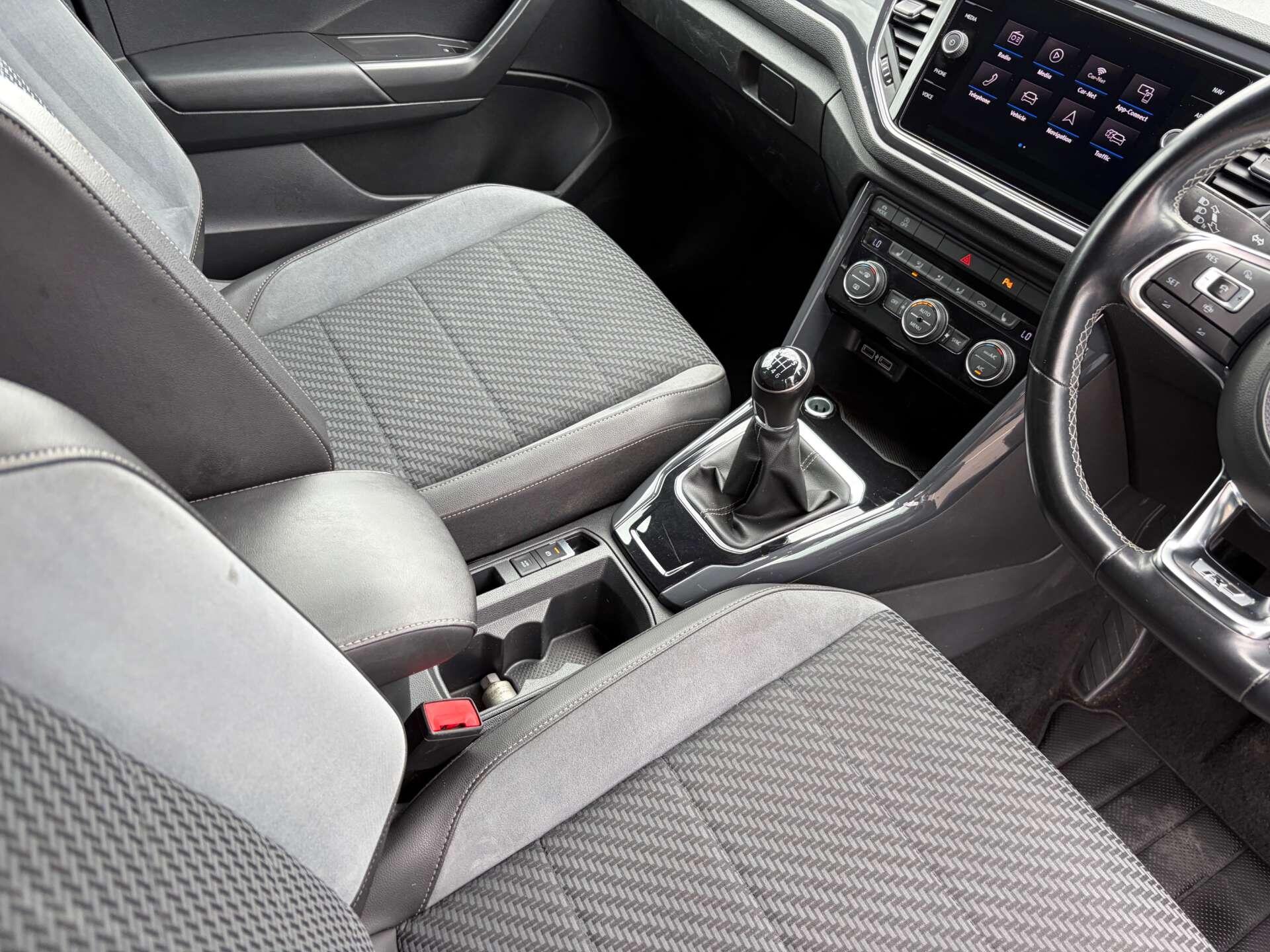 Volkswagen T-Roc view 37