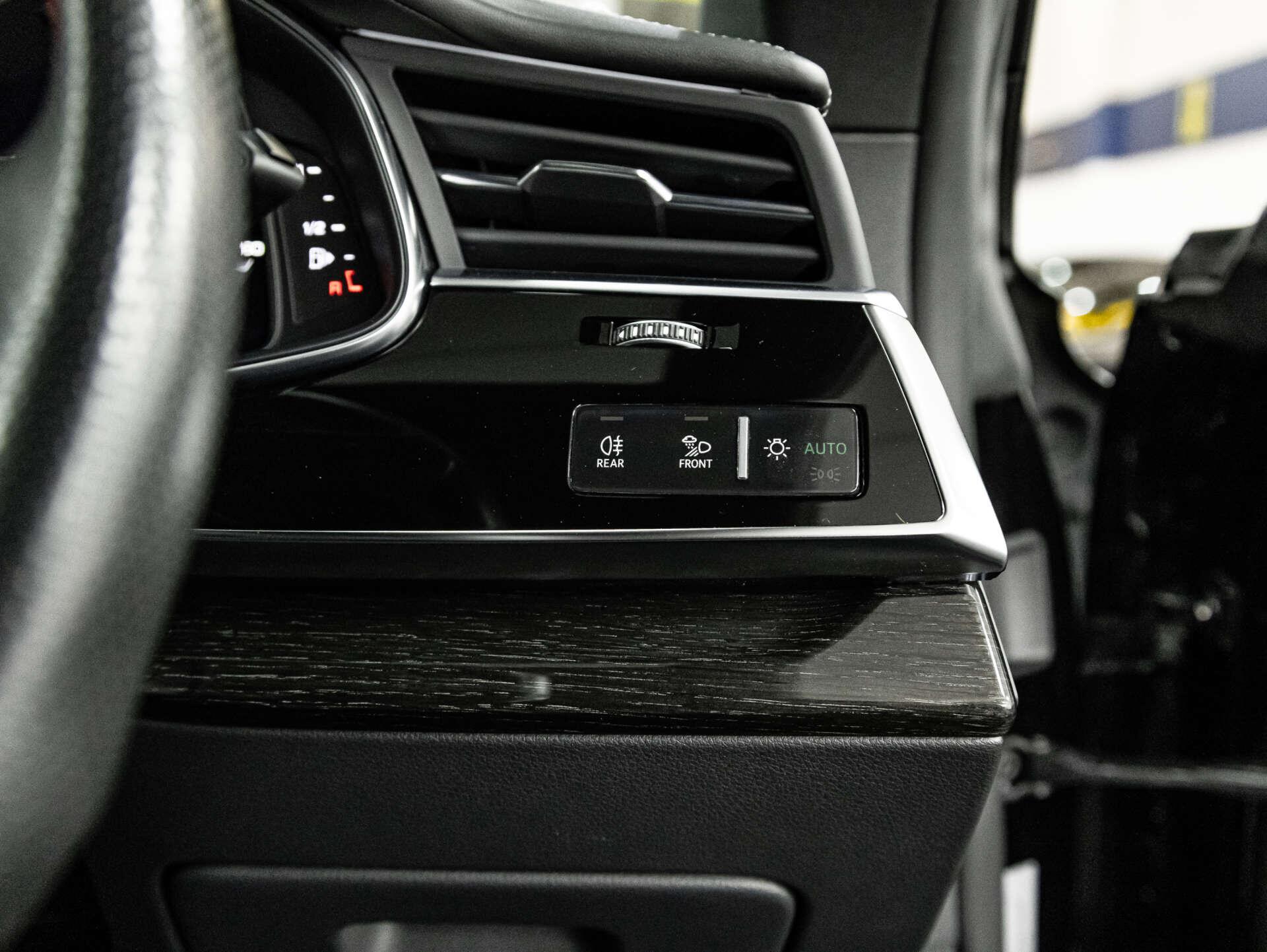 Audi SQ8 view 48