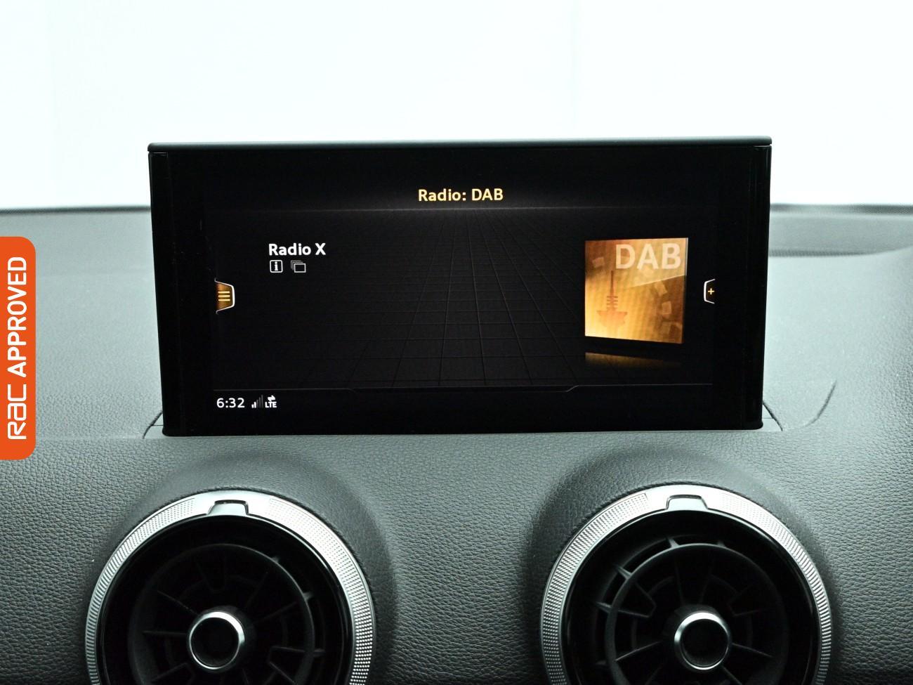 Audi Q2 view 14